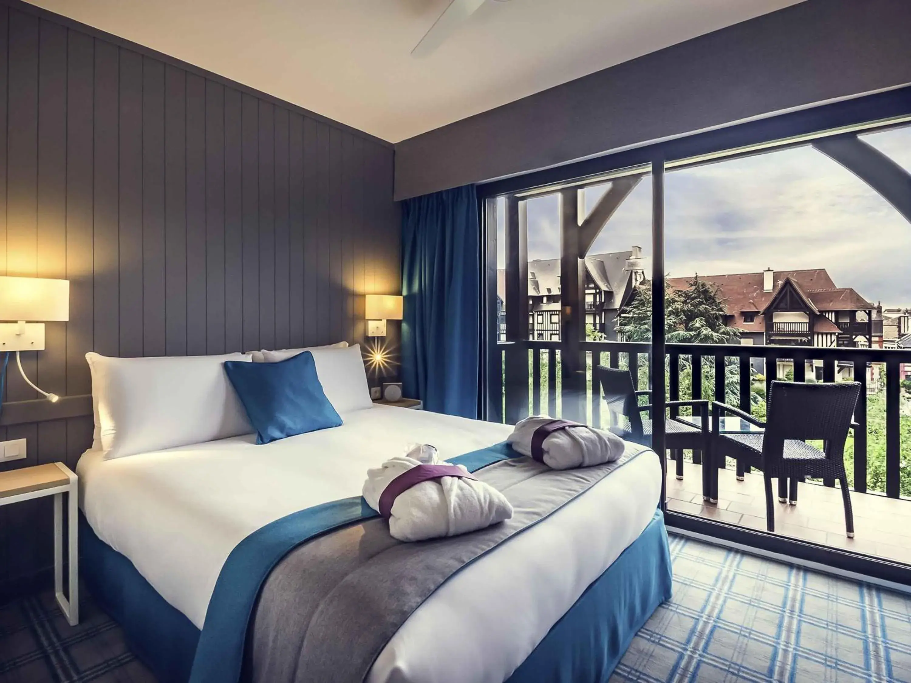 Privilege Double Room with Bacony and Park View in Mercure Deauville Centre Privilege Double Room with Bacony and Park View in Mercure Deauville Centre