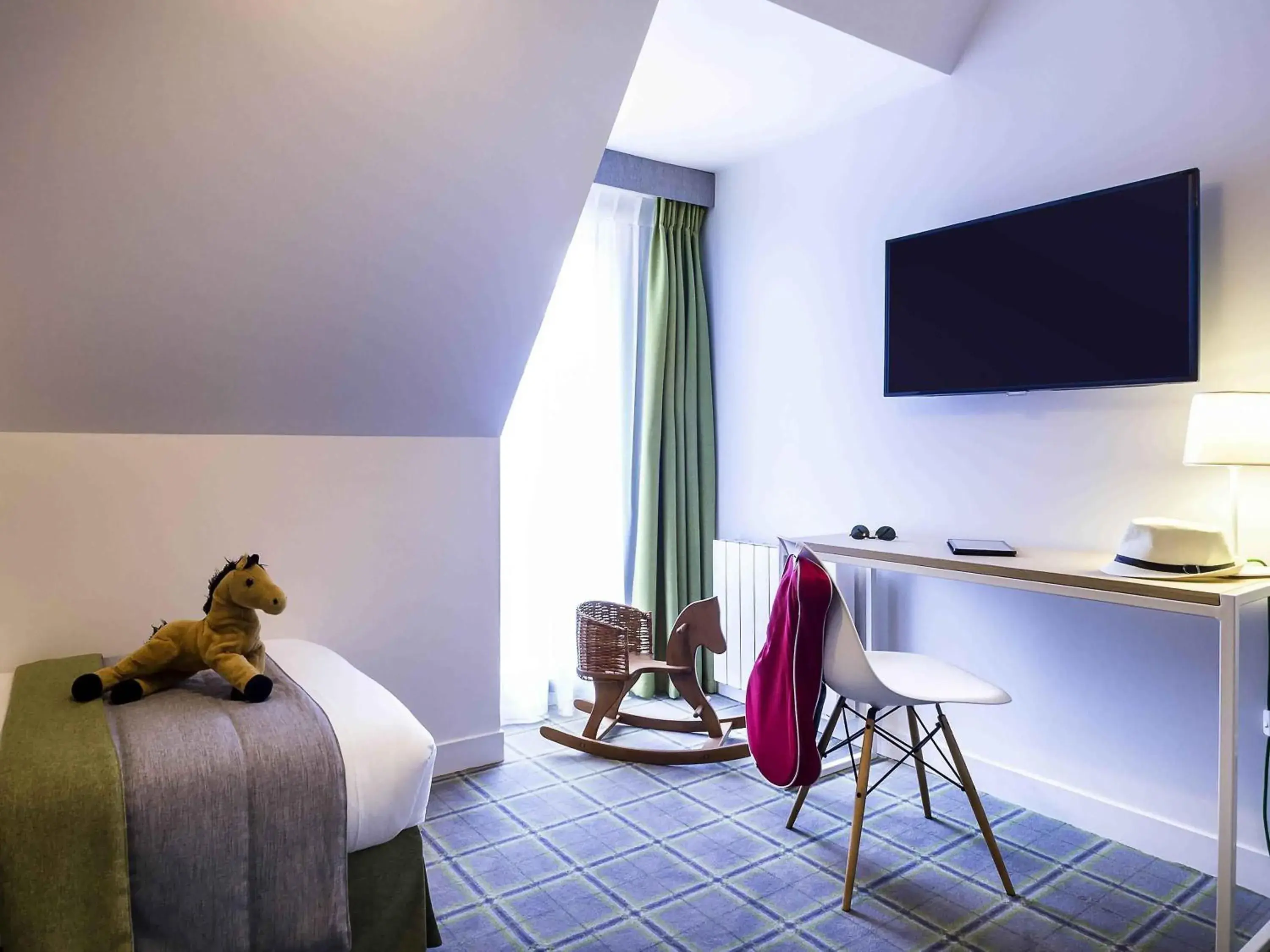 Bedroom, Bed in Mercure Deauville Centre Bedroom, Bed in Mercure Deauville Centre