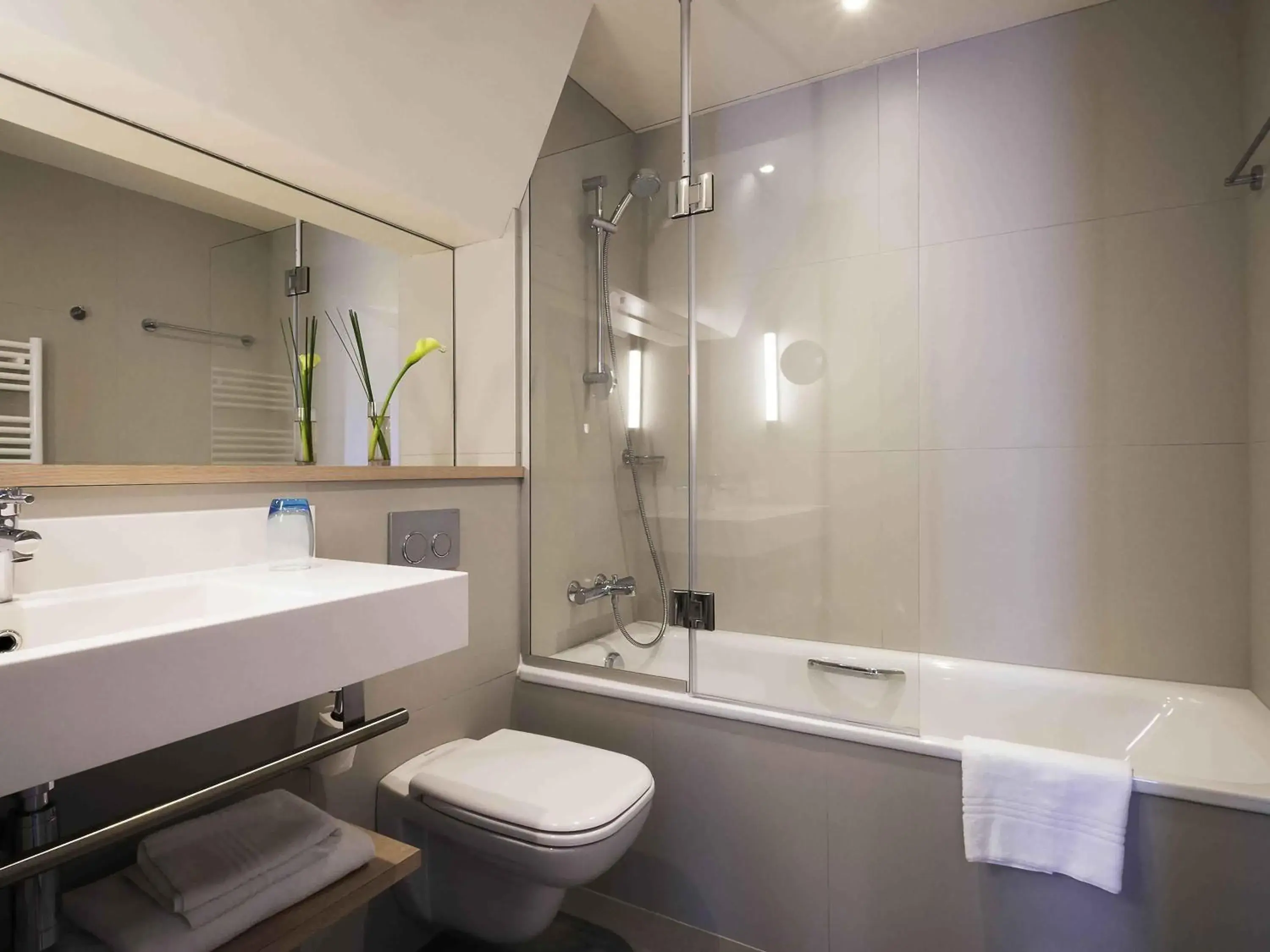 Bedroom in Mercure Deauville Centre Bedroom in Mercure Deauville Centre