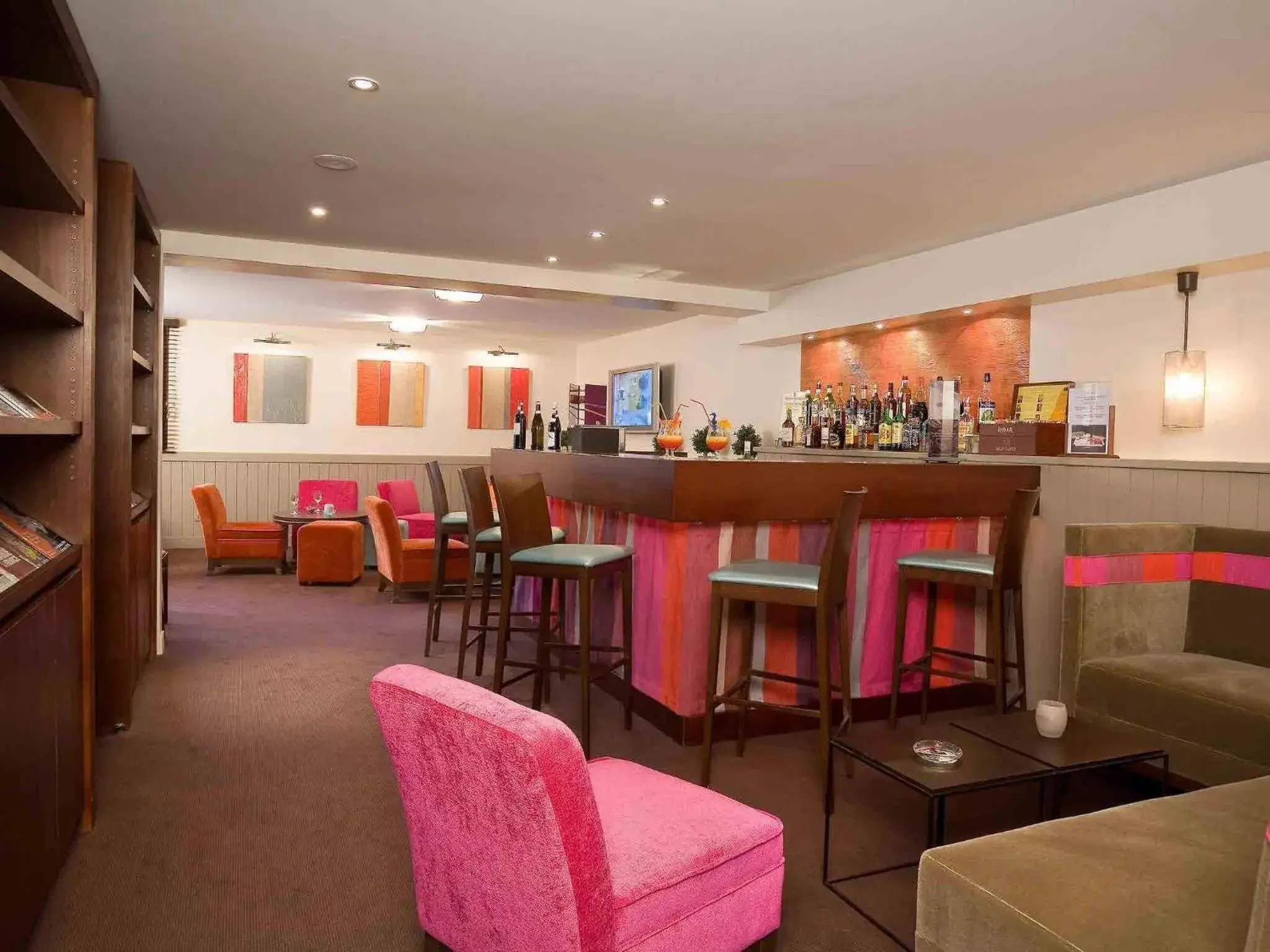 Lounge or bar in Mercure Deauville Centre Lounge or bar in Mercure Deauville Centre