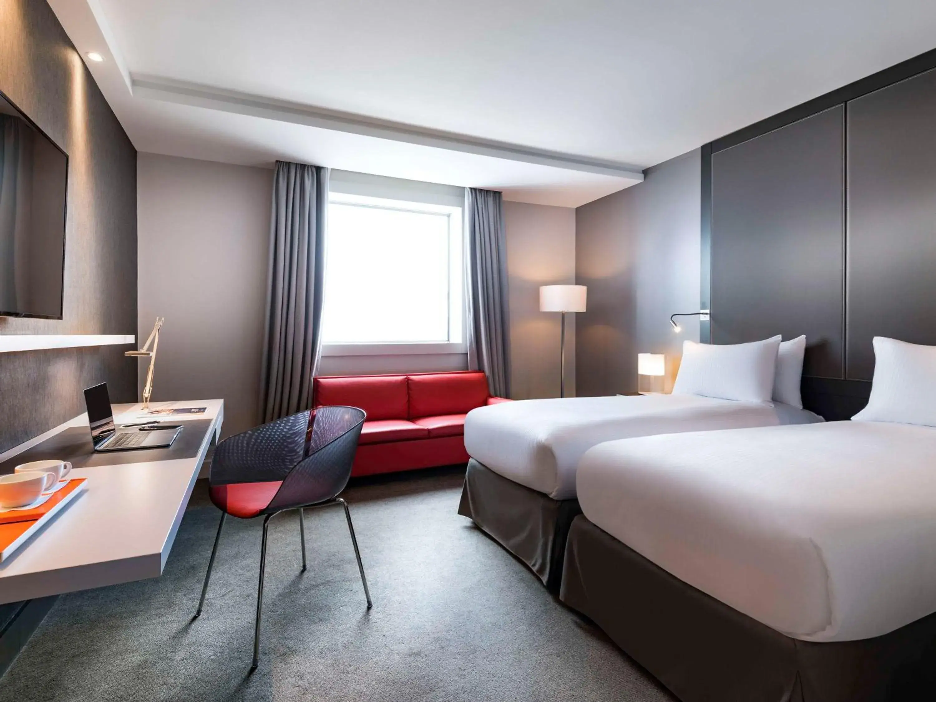 Bedroom, Bed in Pullman Paris La Défense Bedroom, Bed in Pullman Paris La Défense