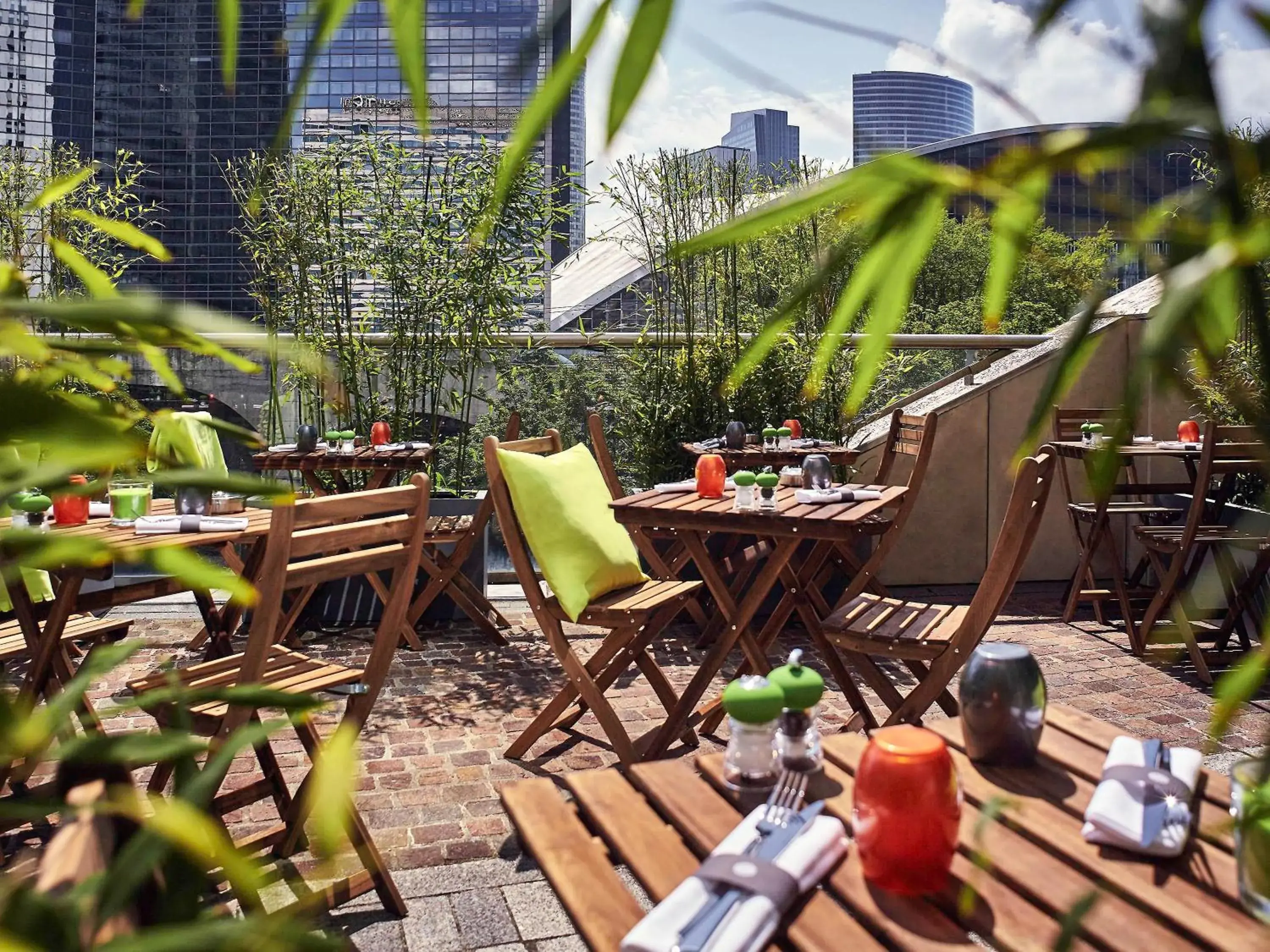 Restaurant/places to eat in Pullman Paris La Défense Restaurant/places to eat in Pullman Paris La Défense