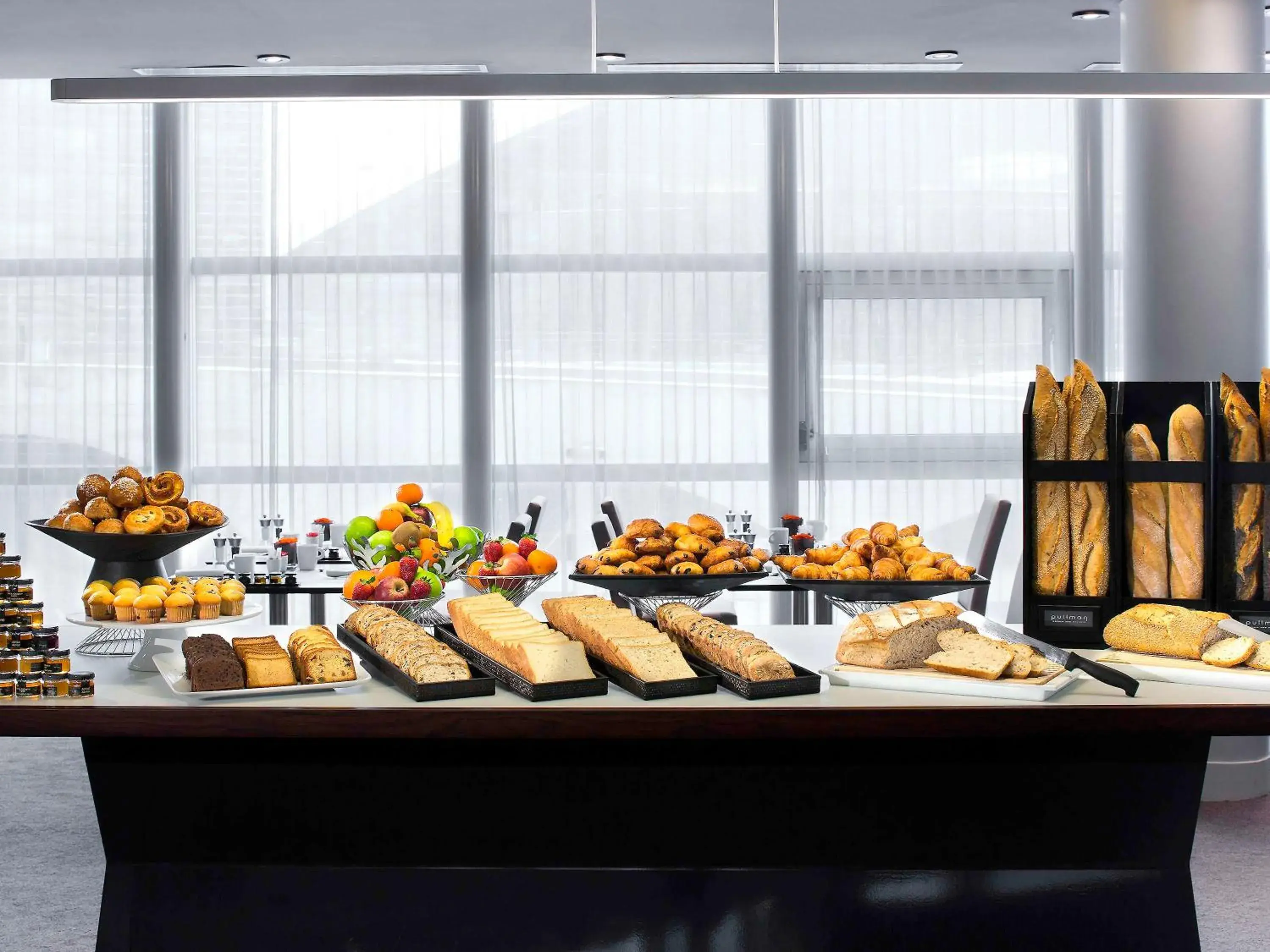 Restaurant/places to eat in Pullman Paris La Défense Restaurant/places to eat in Pullman Paris La Défense