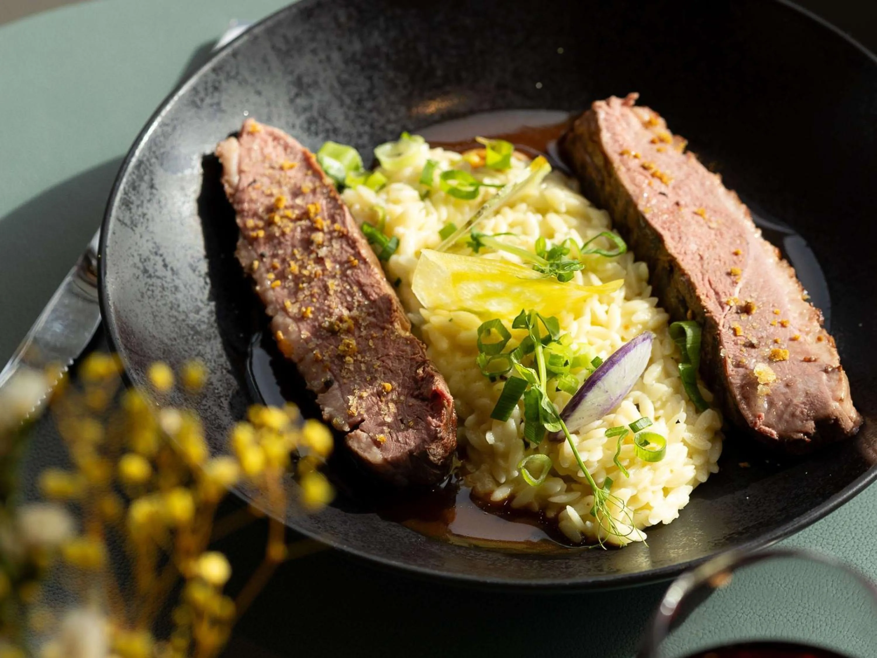 Restaurant/places to eat in Pullman Paris La Défense