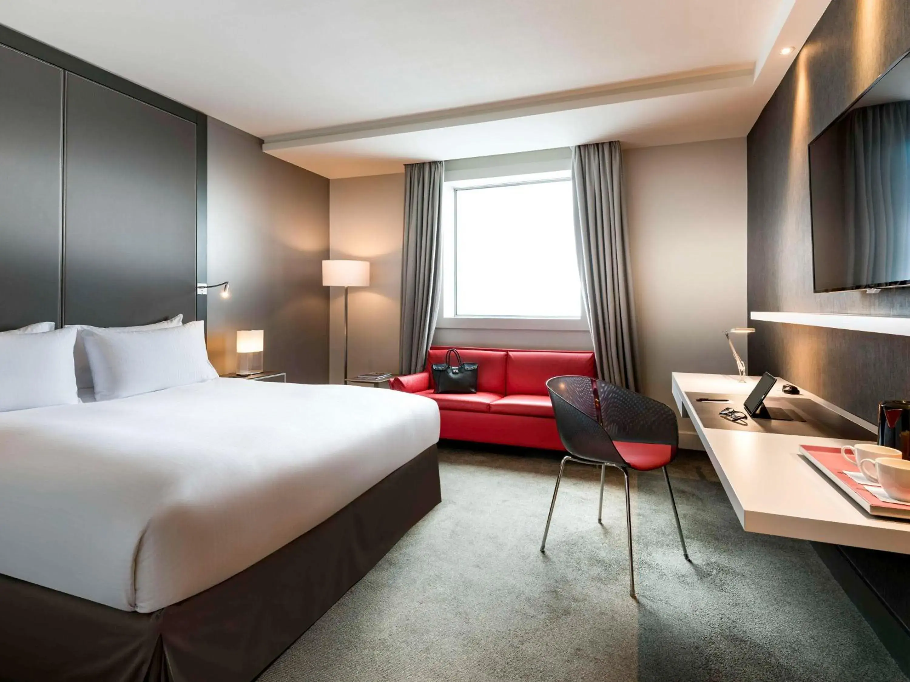 Bedroom, Bed in Pullman Paris La Défense Bedroom, Bed in Pullman Paris La Défense