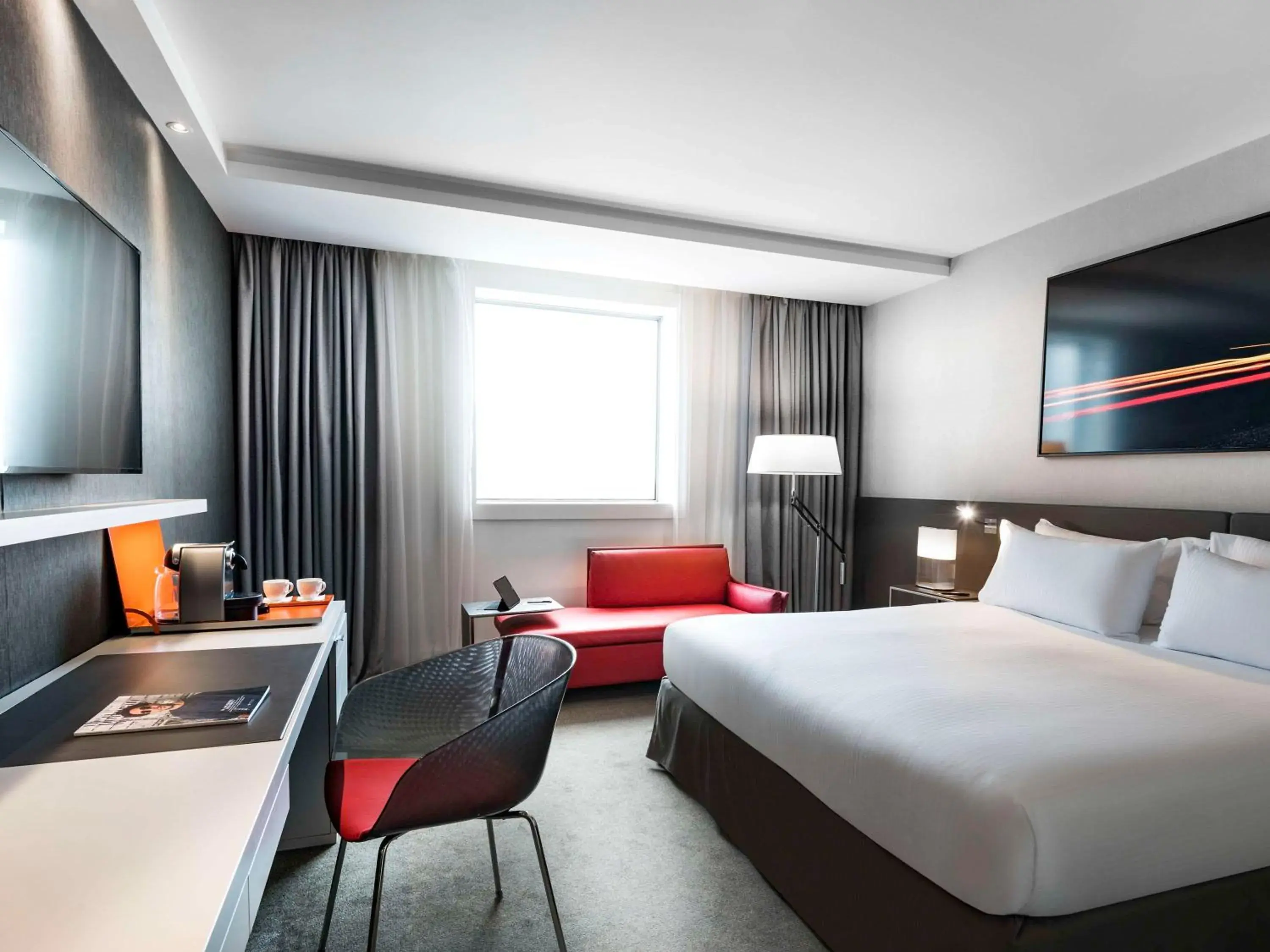 Bedroom, Bed in Pullman Paris La Défense Bedroom, Bed in Pullman Paris La Défense