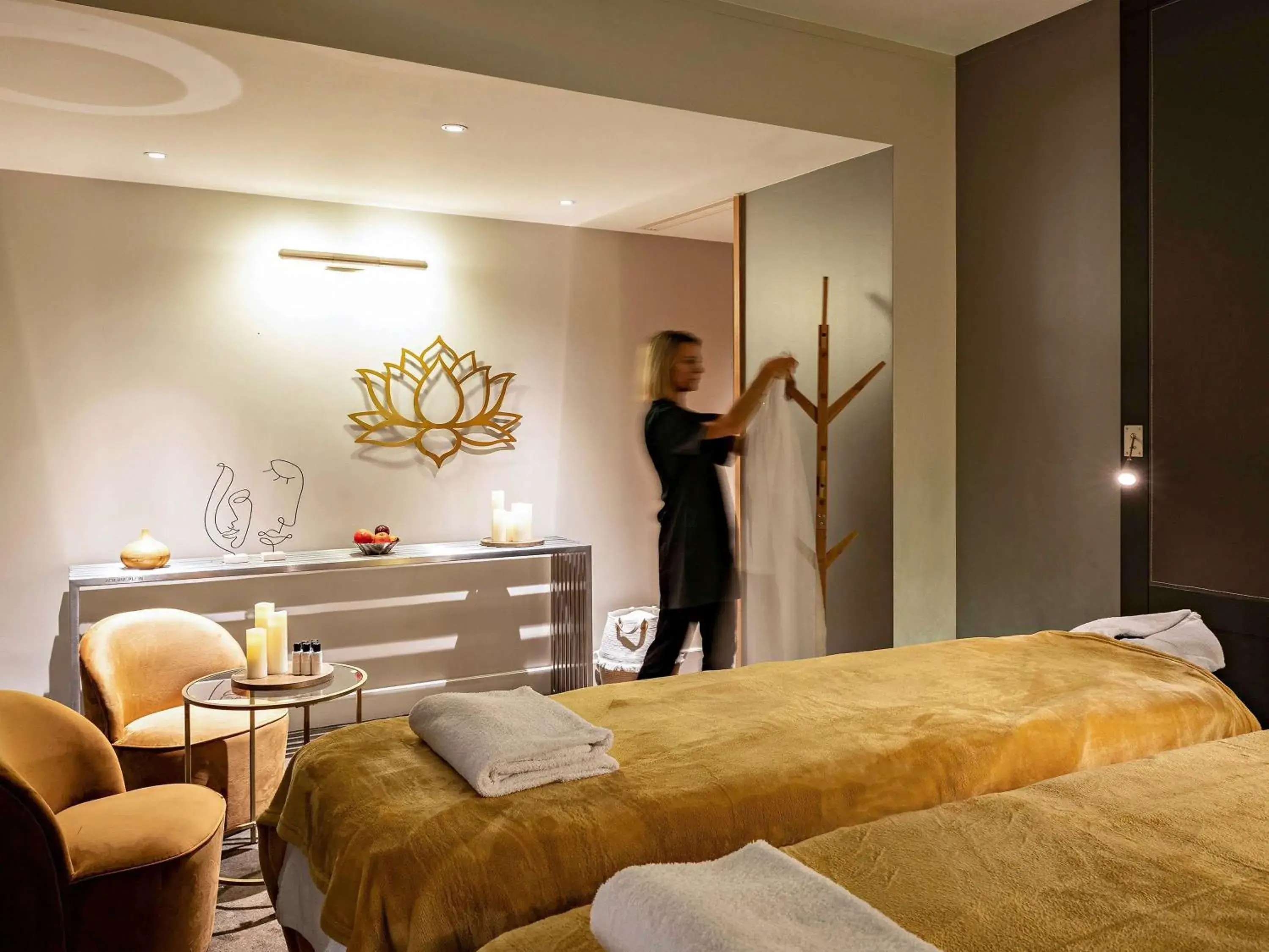 Spa and wellness centre/facilities, Bed in Pullman Paris La Défense Spa and wellness centre/facilities, Bed in Pullman Paris La Défense