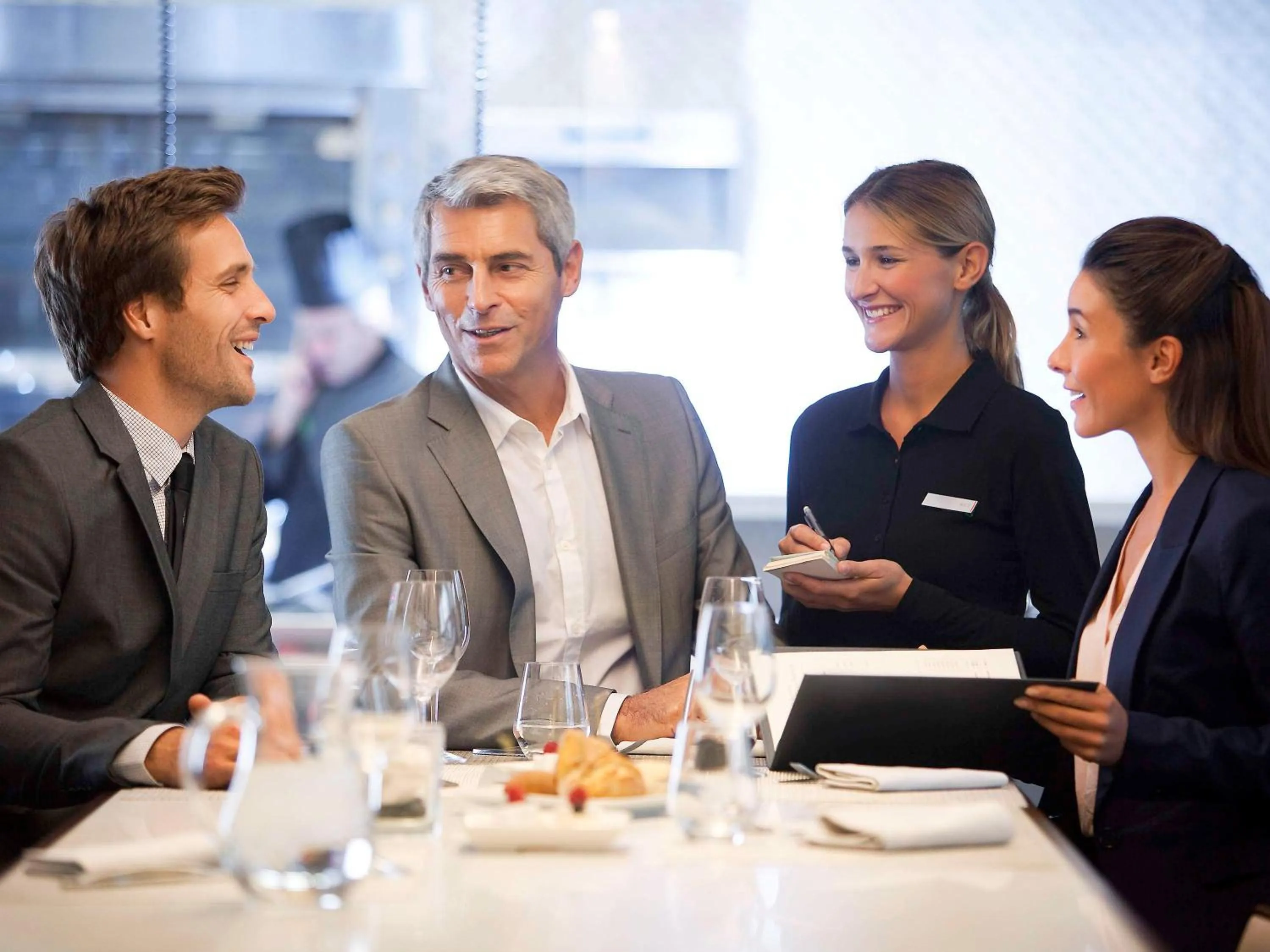 Restaurant/places to eat in Pullman Paris La Défense