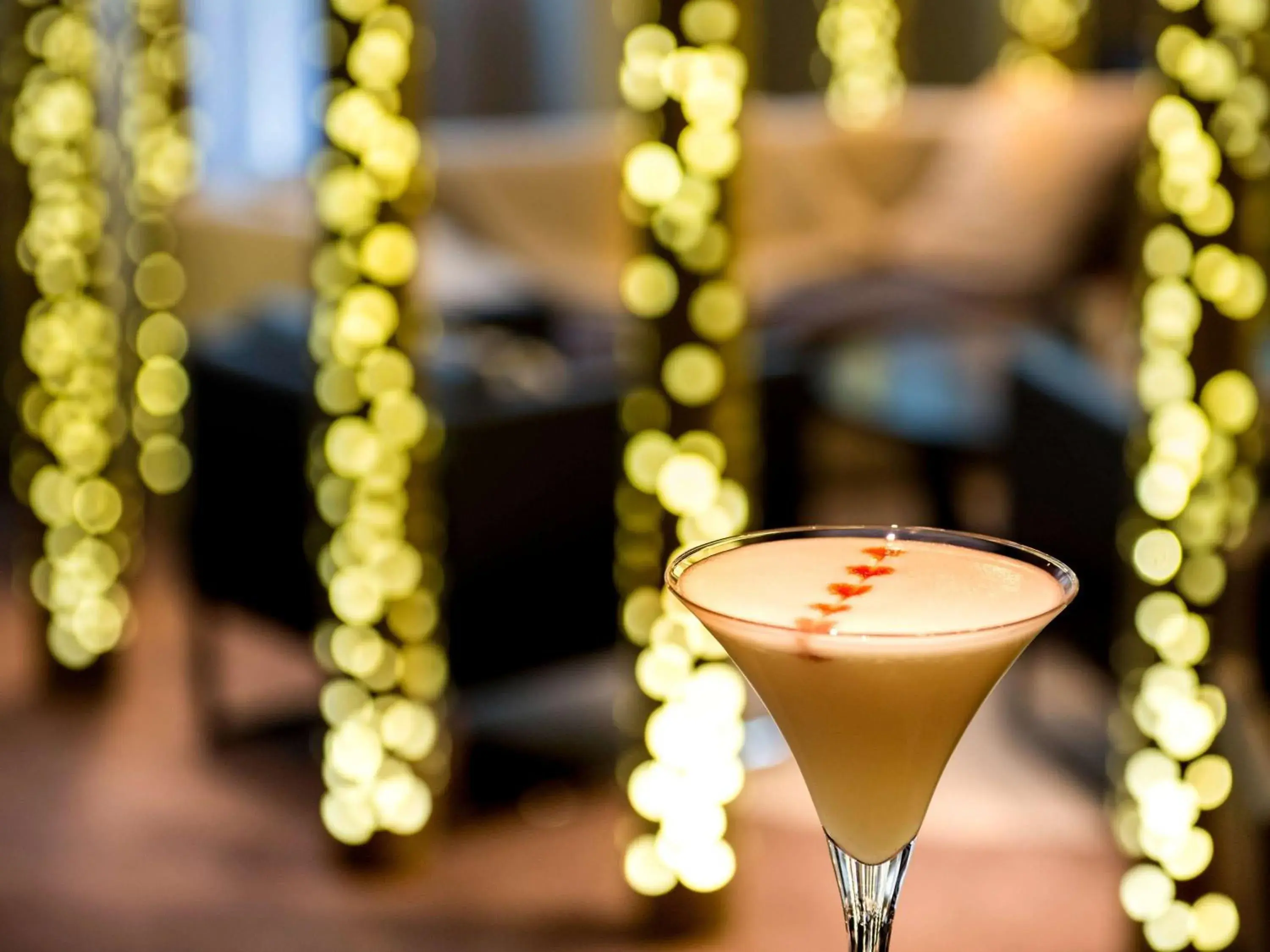 Lounge or bar in Pullman Paris La Défense Lounge or bar in Pullman Paris La Défense