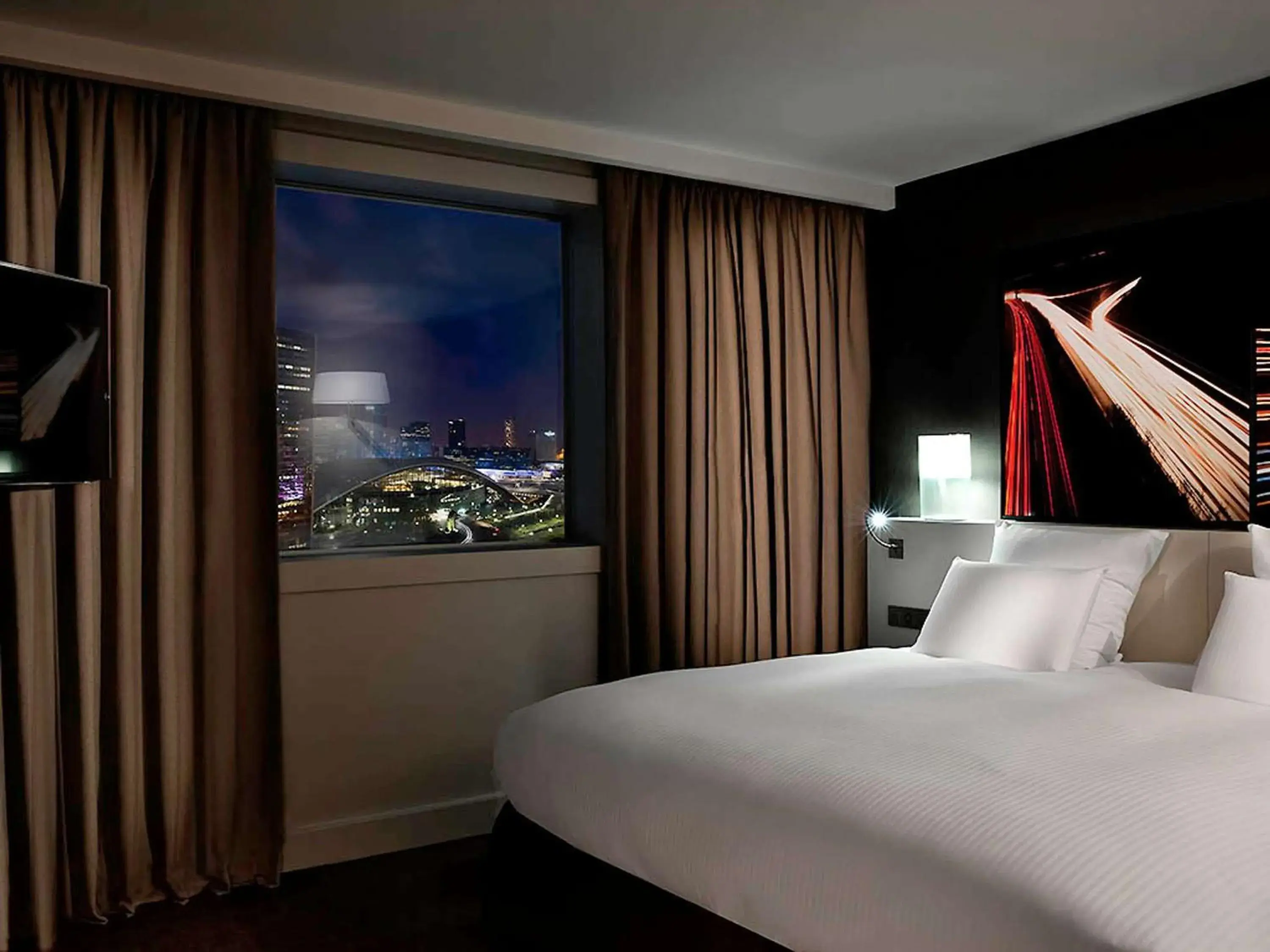 Bedroom, Bed in Pullman Paris La Défense Bedroom, Bed in Pullman Paris La Défense