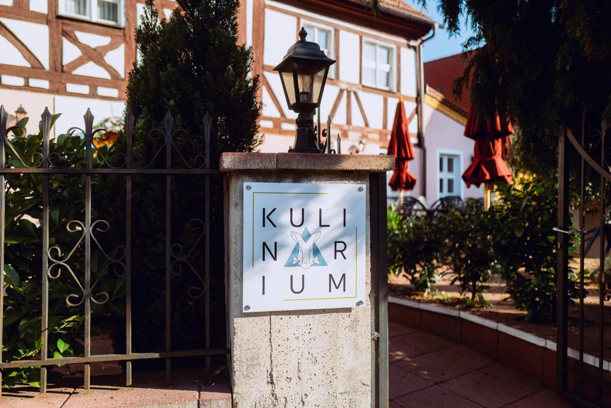 Restaurant/places to eat in Aston‘s Hotel