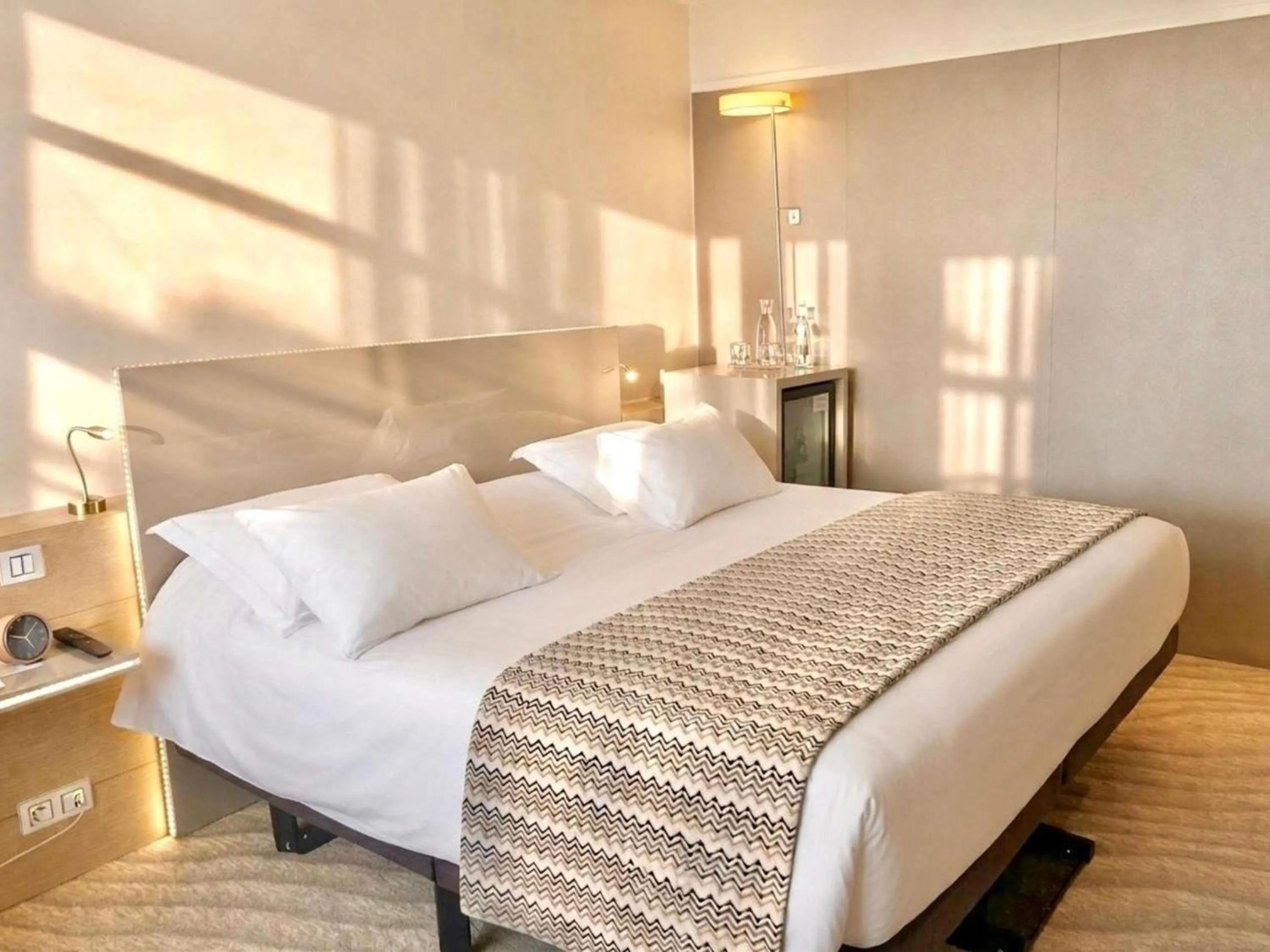 Bedroom, Bed in Mercure Paris Vaugirard Porte De Versailles
