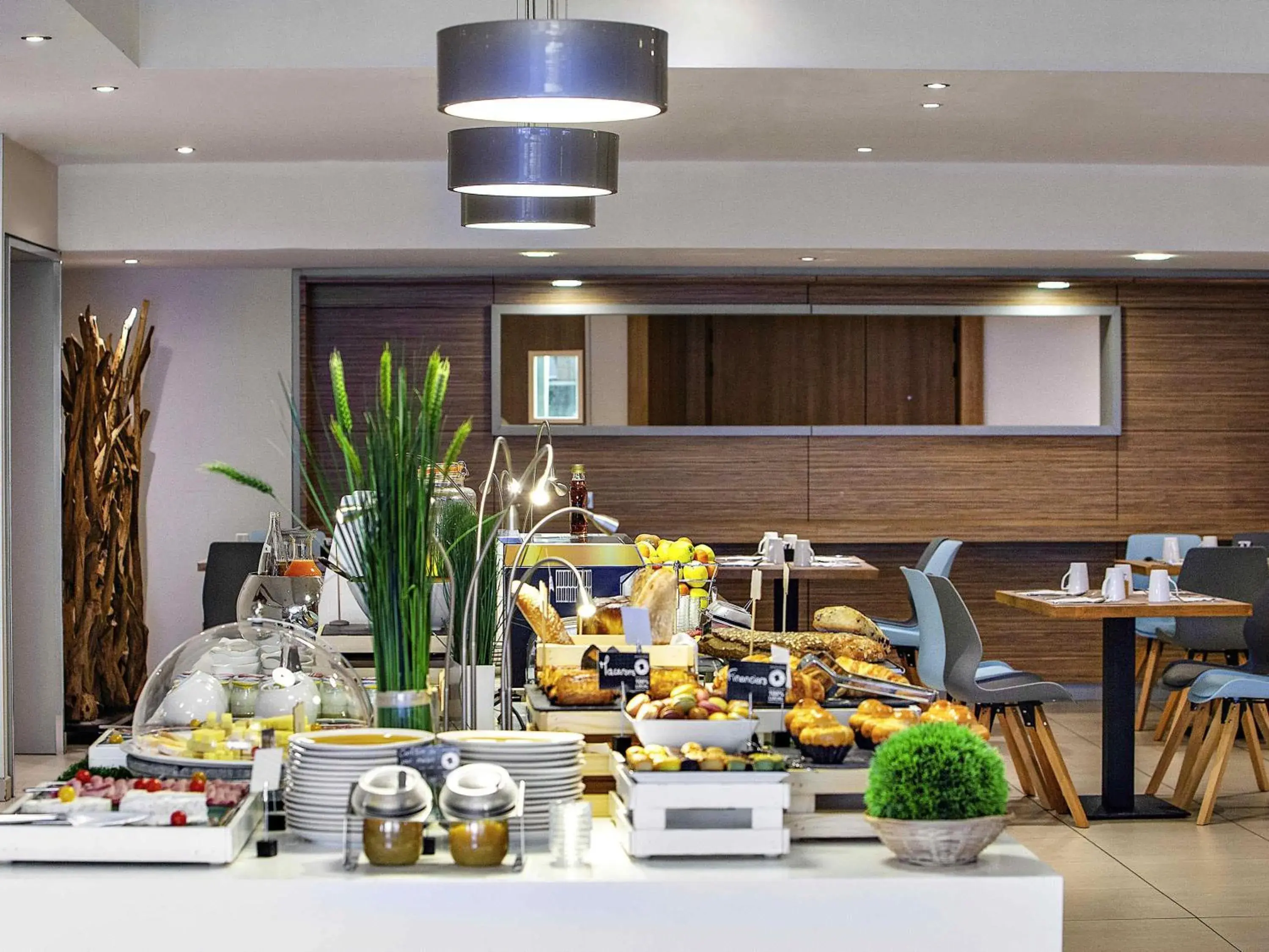 Property building in Mercure Paris Vaugirard Porte De Versailles Property building in Mercure Paris Vaugirard Porte De Versailles