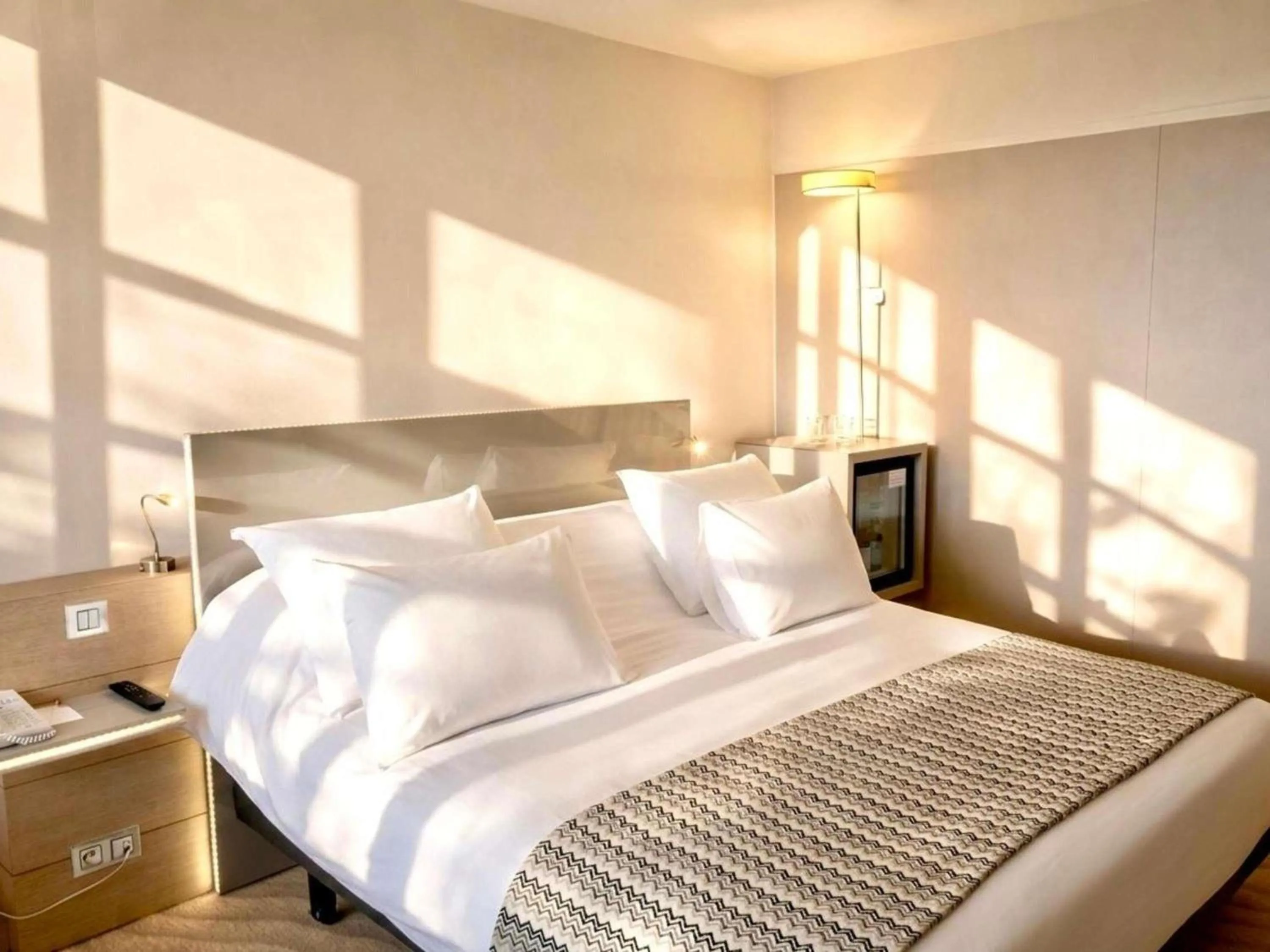 Bedroom, Bed in Mercure Paris Vaugirard Porte De Versailles