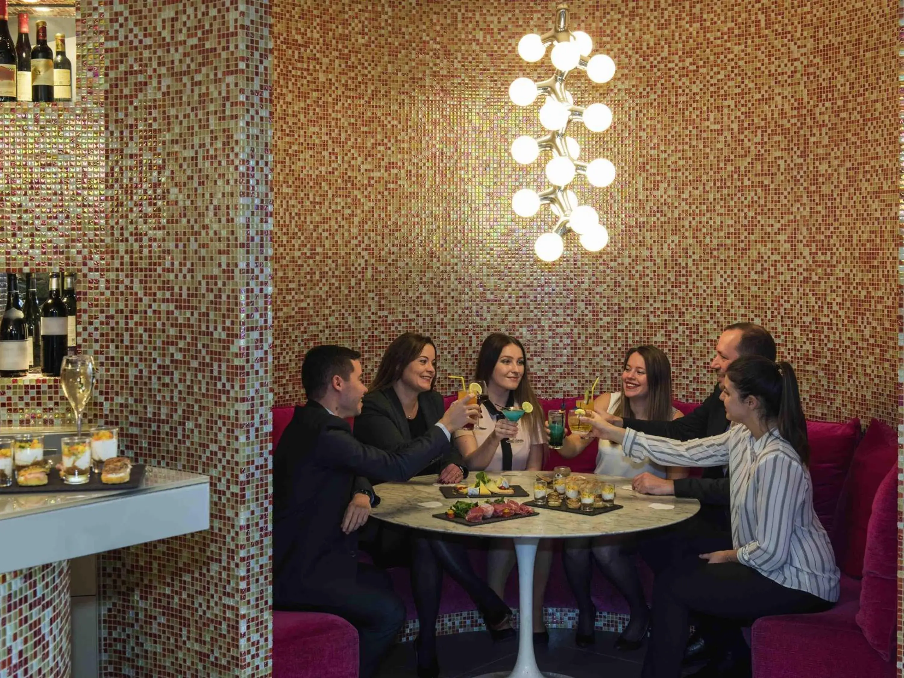 Lounge or bar in Mercure Paris Vaugirard Porte De Versailles Lounge or bar in Mercure Paris Vaugirard Porte De Versailles