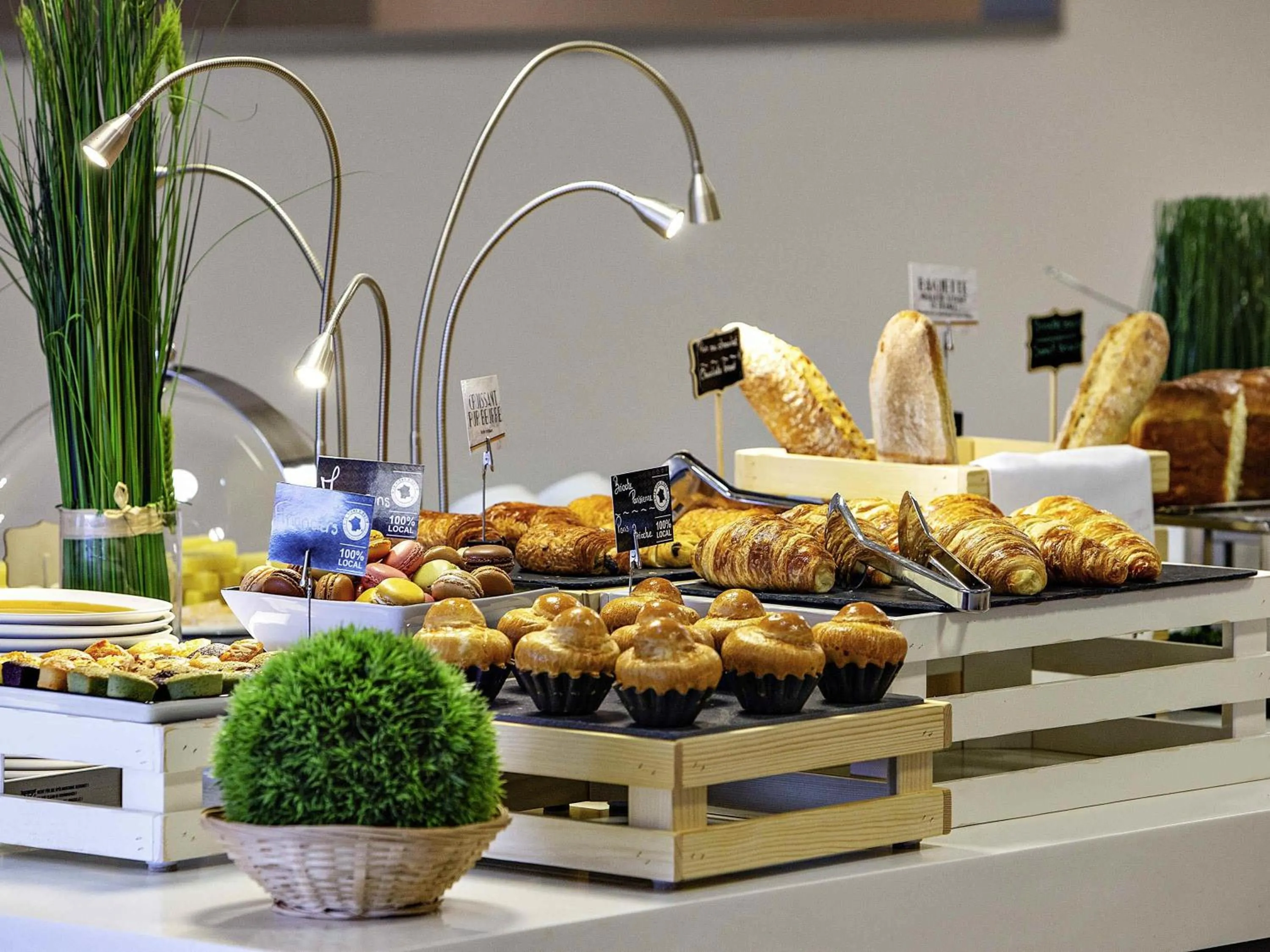 Property building in Mercure Paris Vaugirard Porte De Versailles