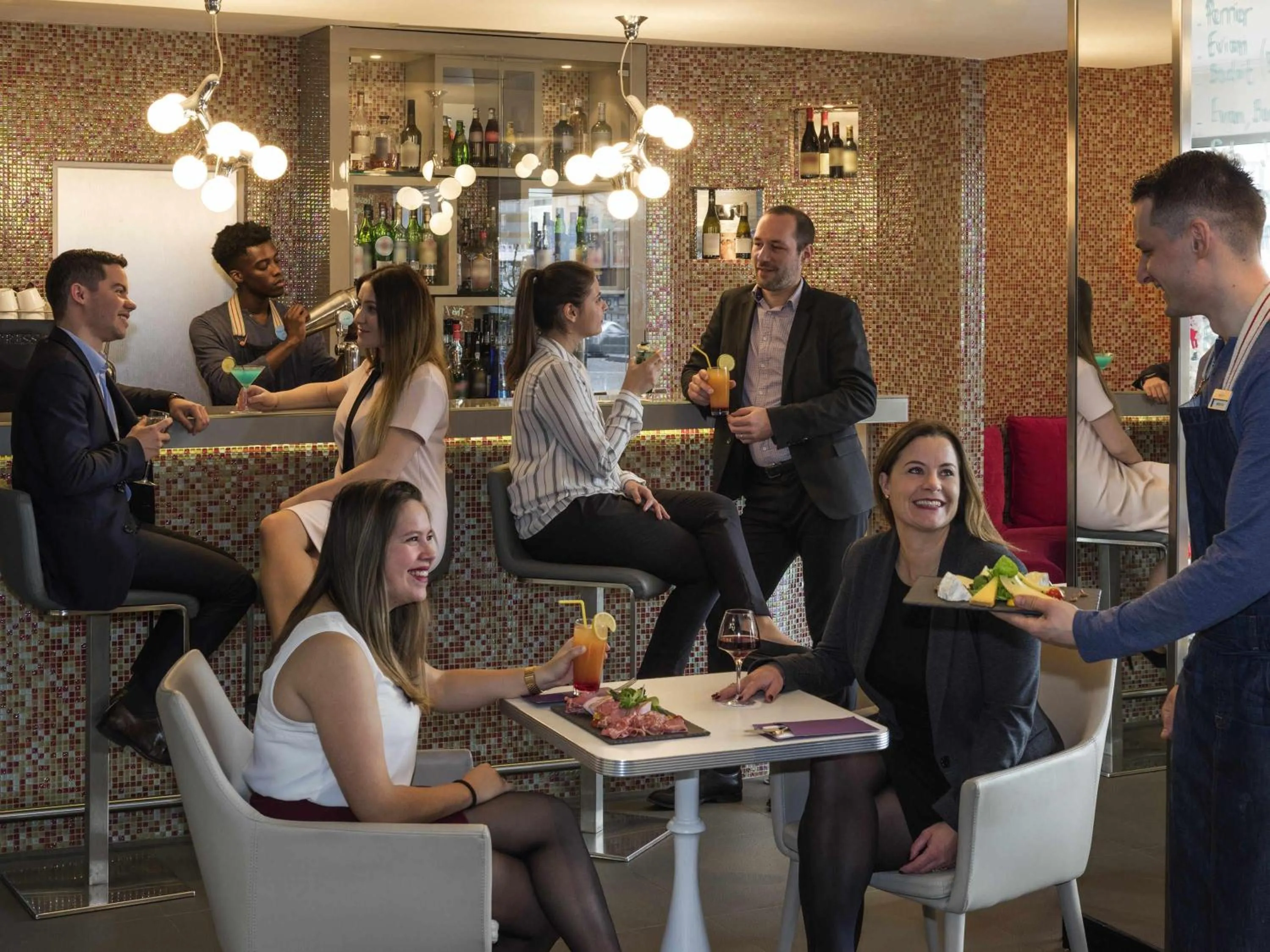 Lounge or bar in Mercure Paris Vaugirard Porte De Versailles