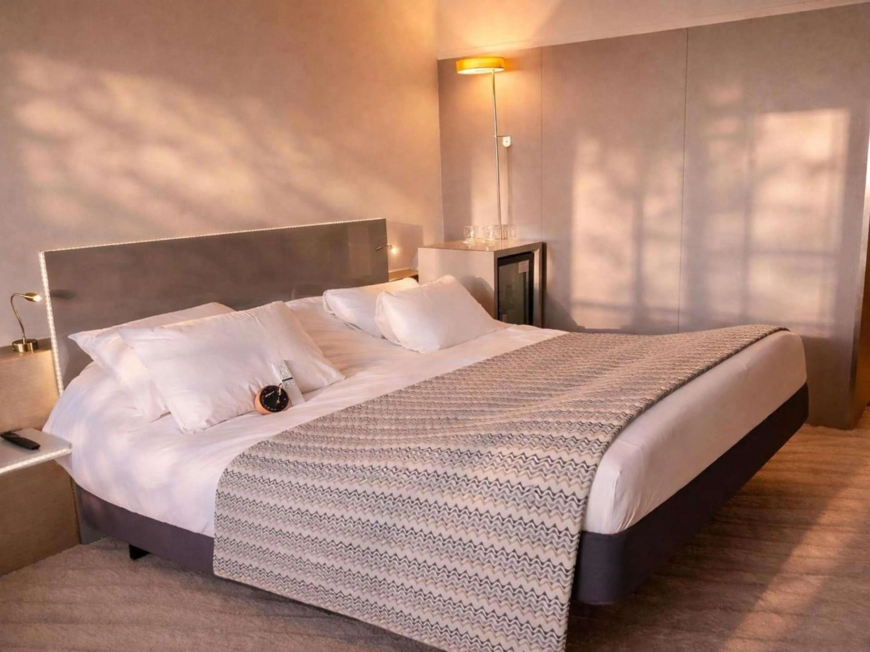 Bedroom, Bed in Mercure Paris Vaugirard Porte De Versailles