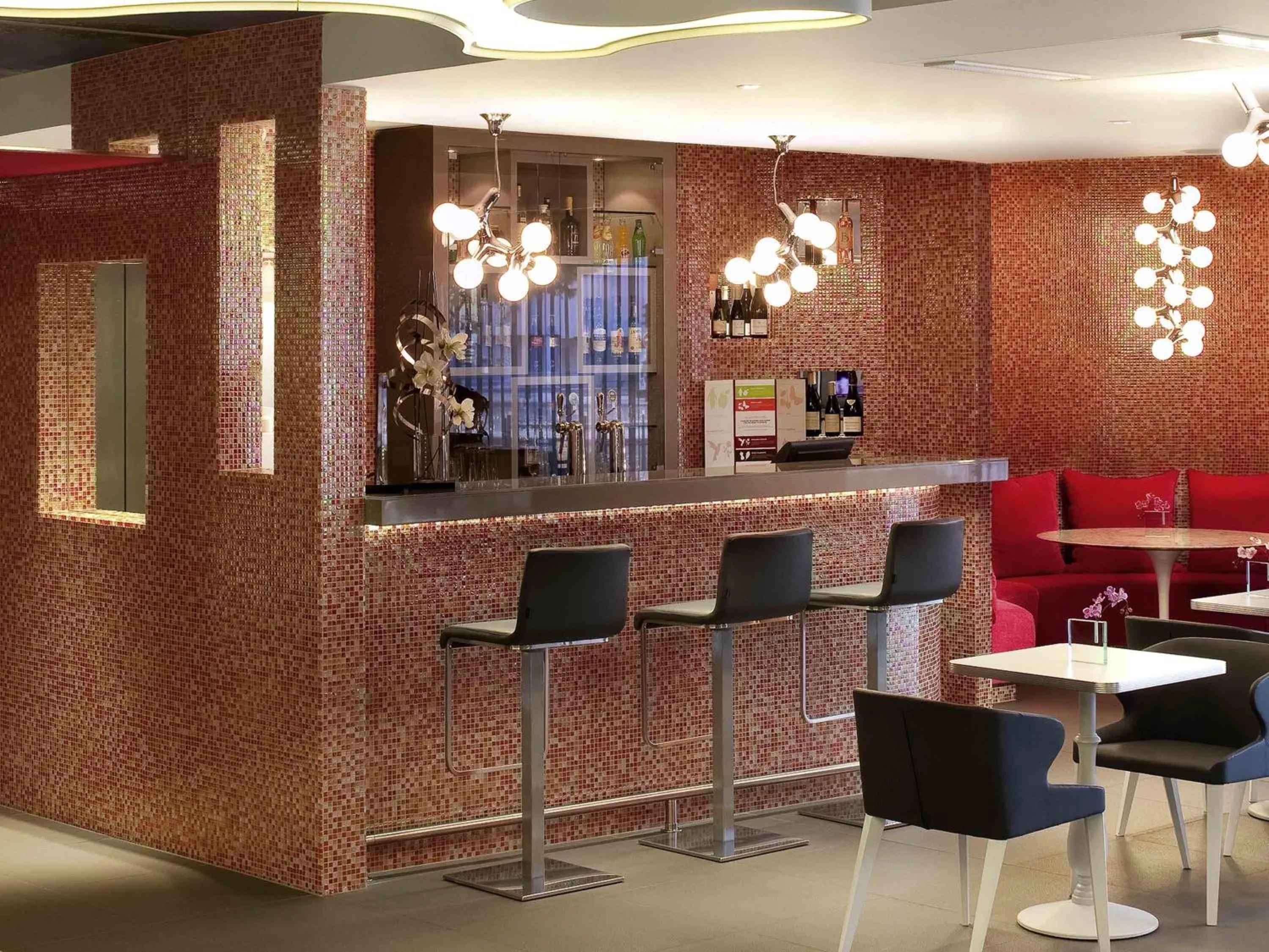 Lounge or bar in Mercure Paris Vaugirard Porte De Versailles