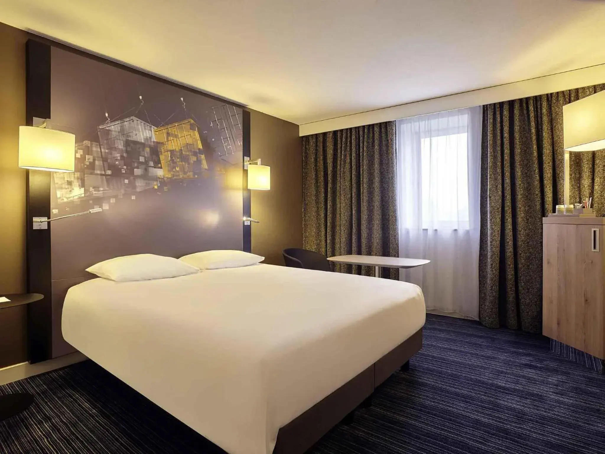 Bedroom, Bed in Mercure Le Havre Centre Bassin Du Commerce Bedroom, Bed in Mercure Le Havre Centre Bassin Du Commerce