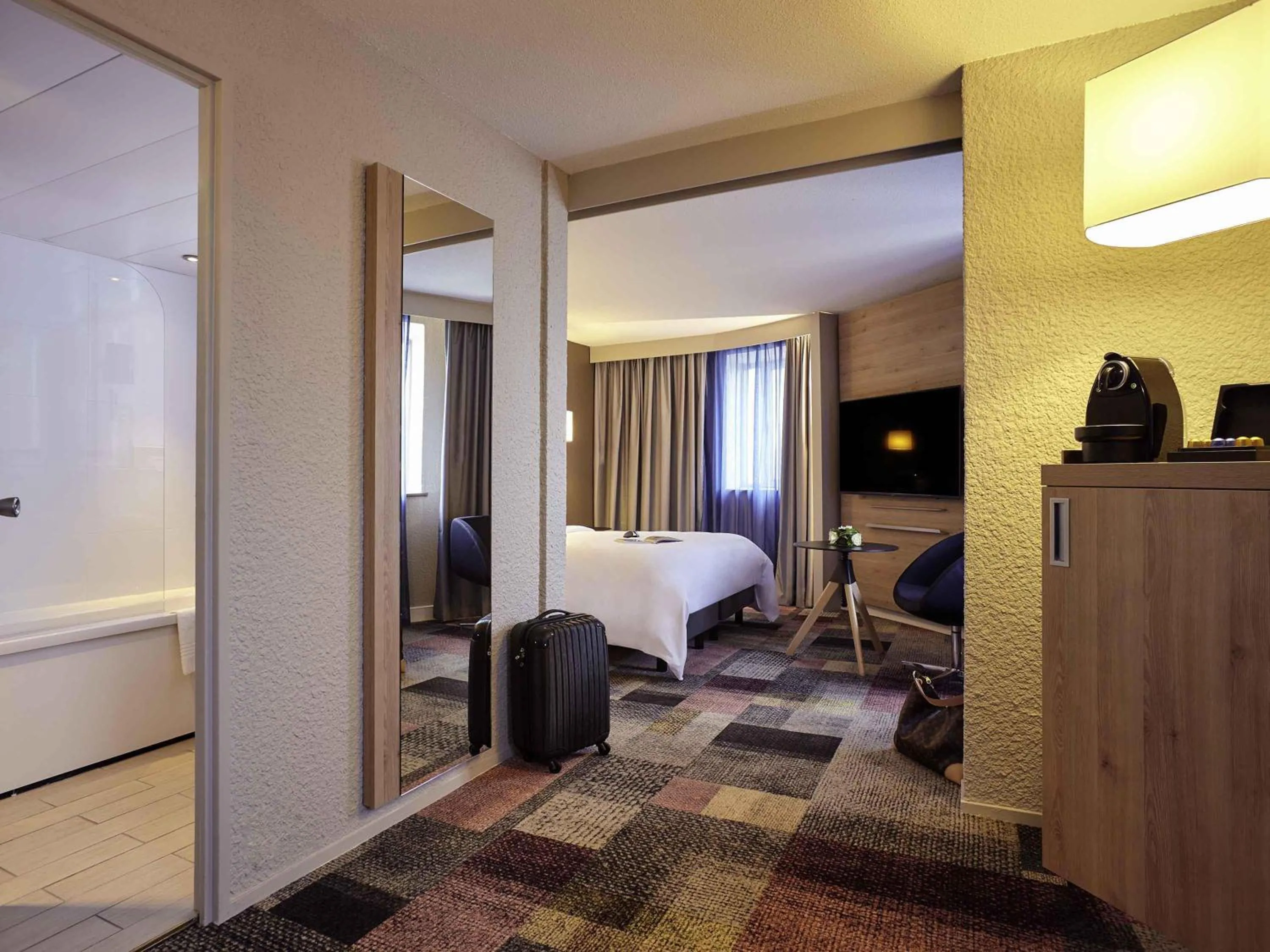 Bedroom, Bed in Mercure Le Havre Centre Bassin Du Commerce