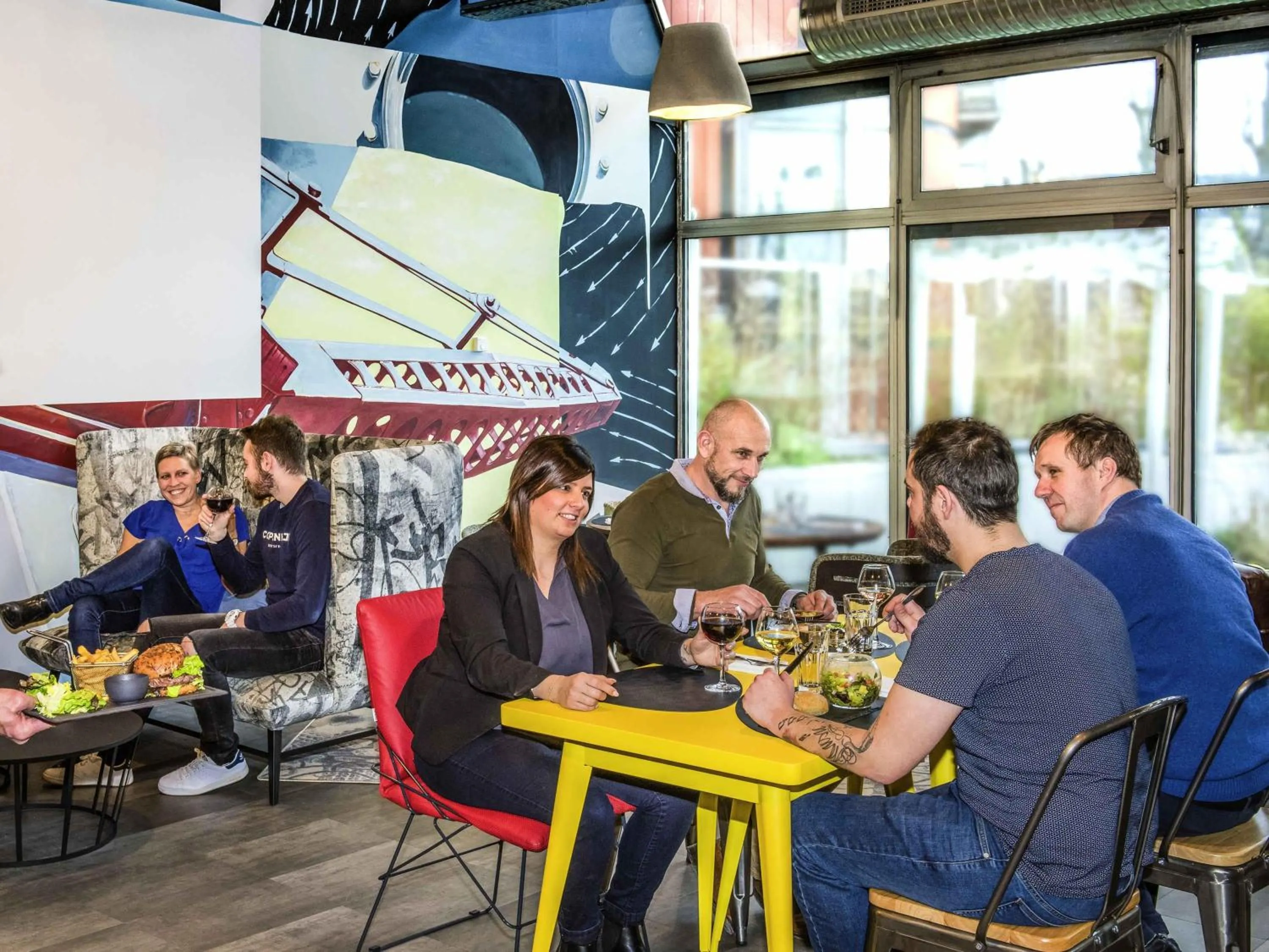 Restaurant/places to eat in Mercure Le Havre Centre Bassin Du Commerce