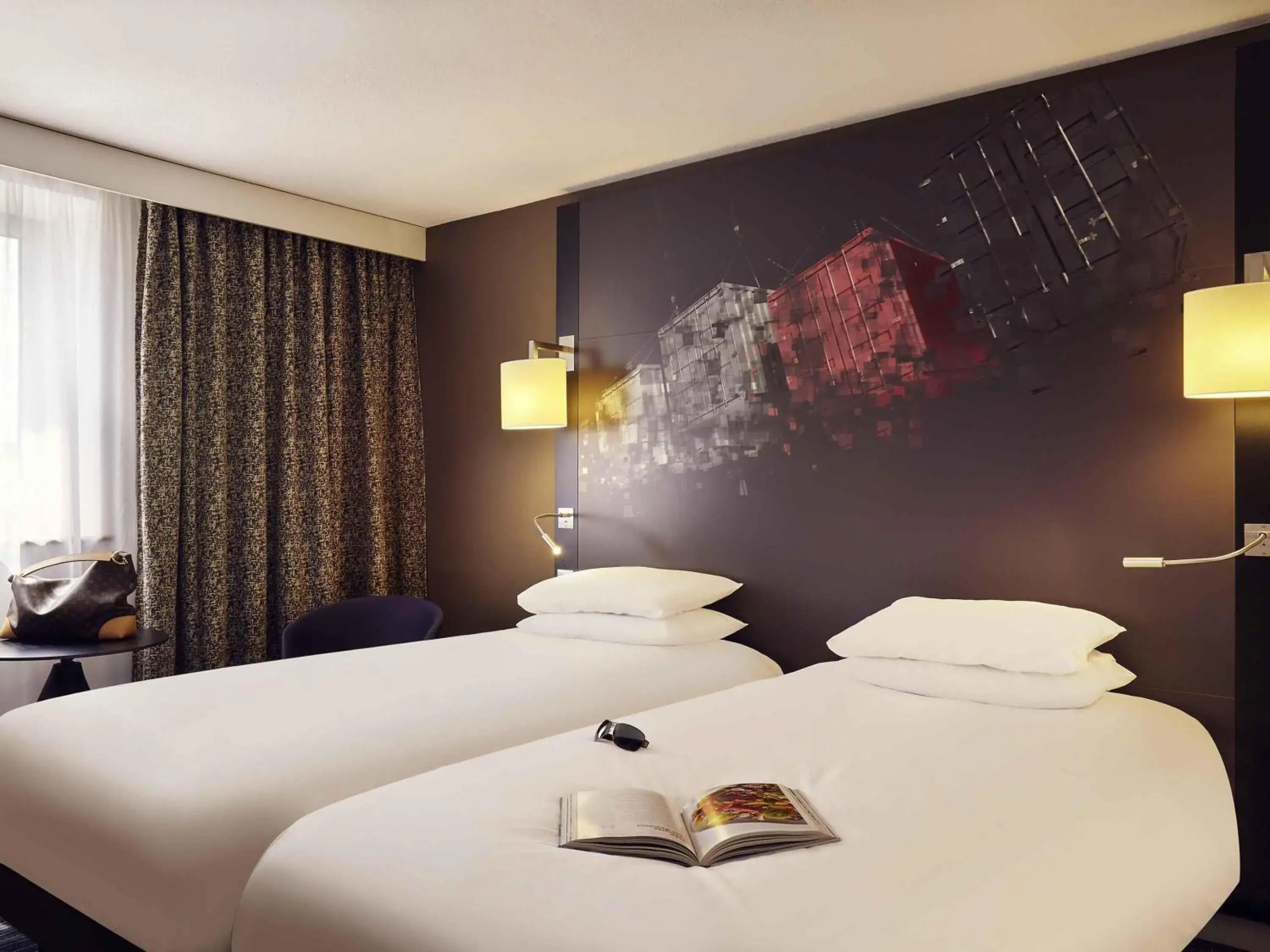 Comfort Twin Room in Mercure Le Havre Centre Bassin Du Commerce Comfort Twin Room in Mercure Le Havre Centre Bassin Du Commerce