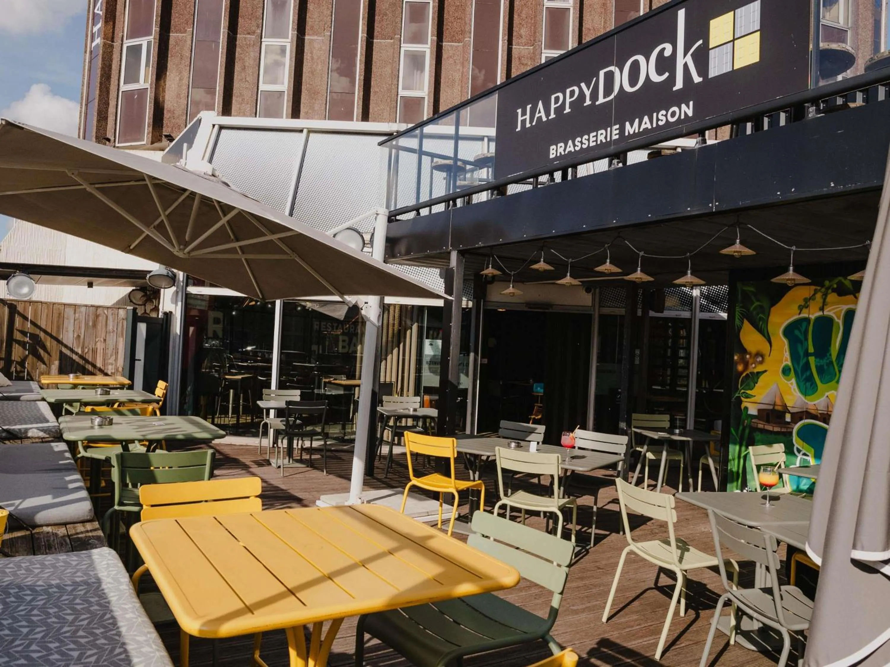 Property building in Mercure Le Havre Centre Bassin Du Commerce