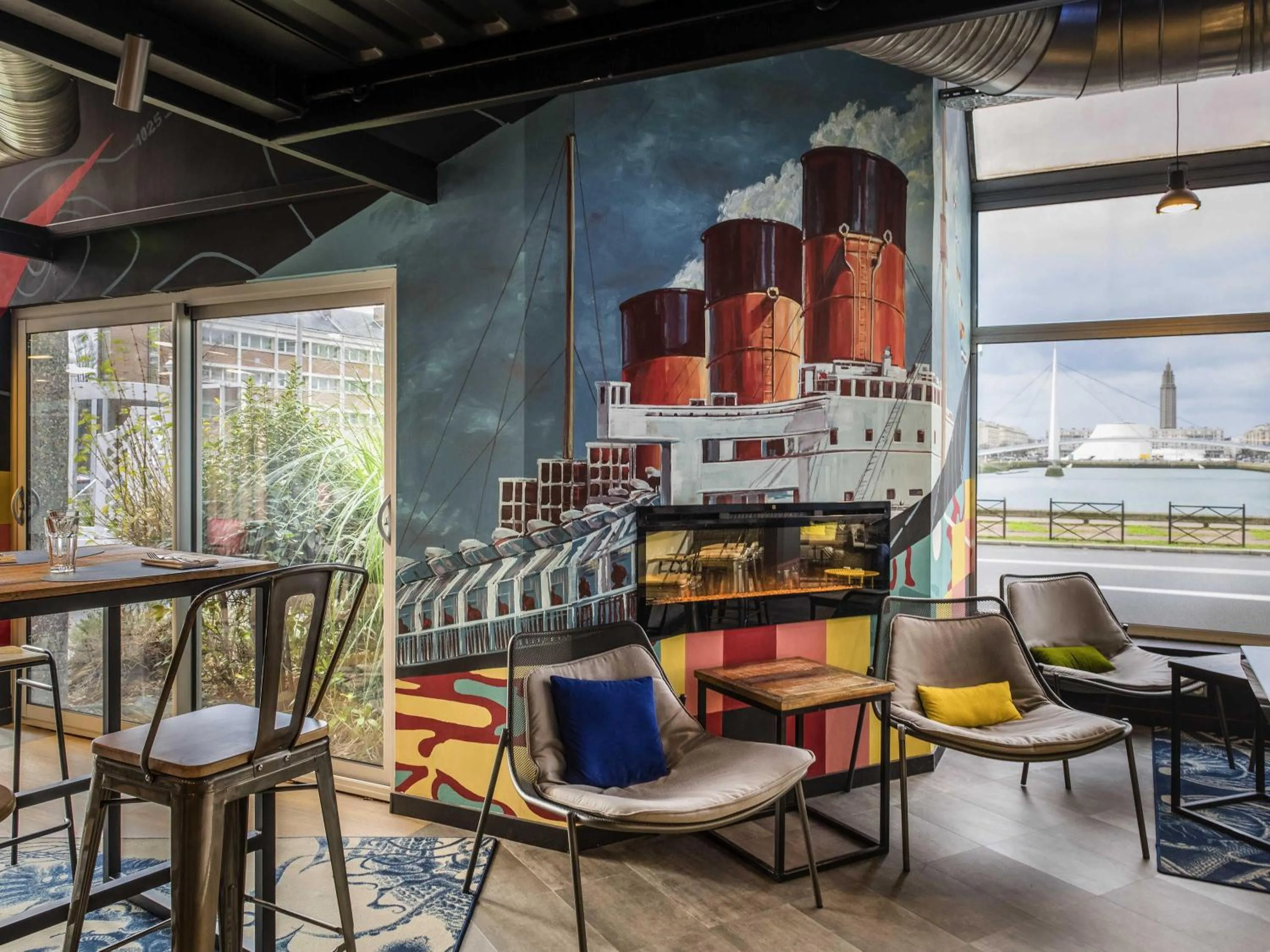 Restaurant/places to eat in Mercure Le Havre Centre Bassin Du Commerce