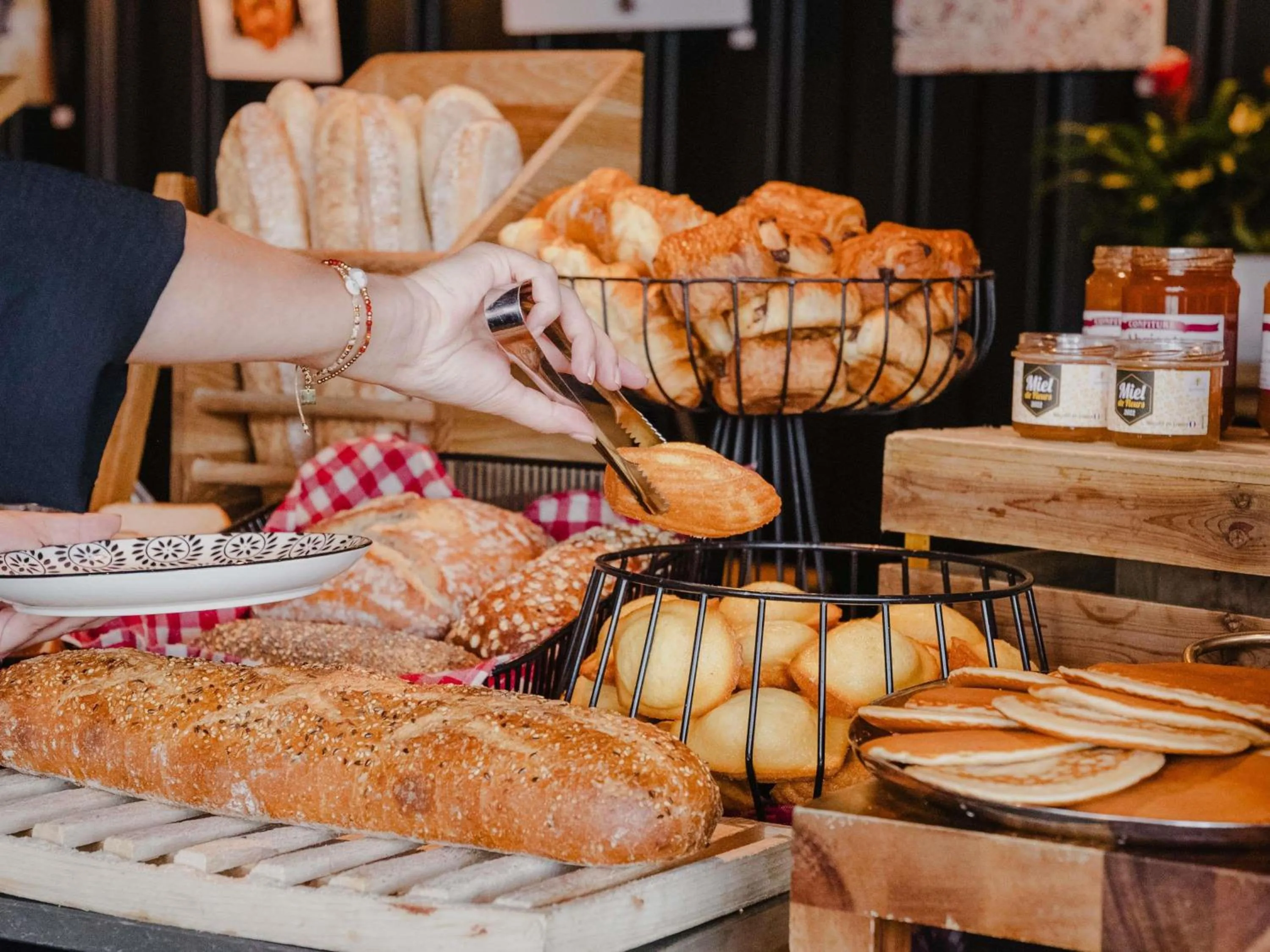 Breakfast in Mercure Le Havre Centre Bassin Du Commerce