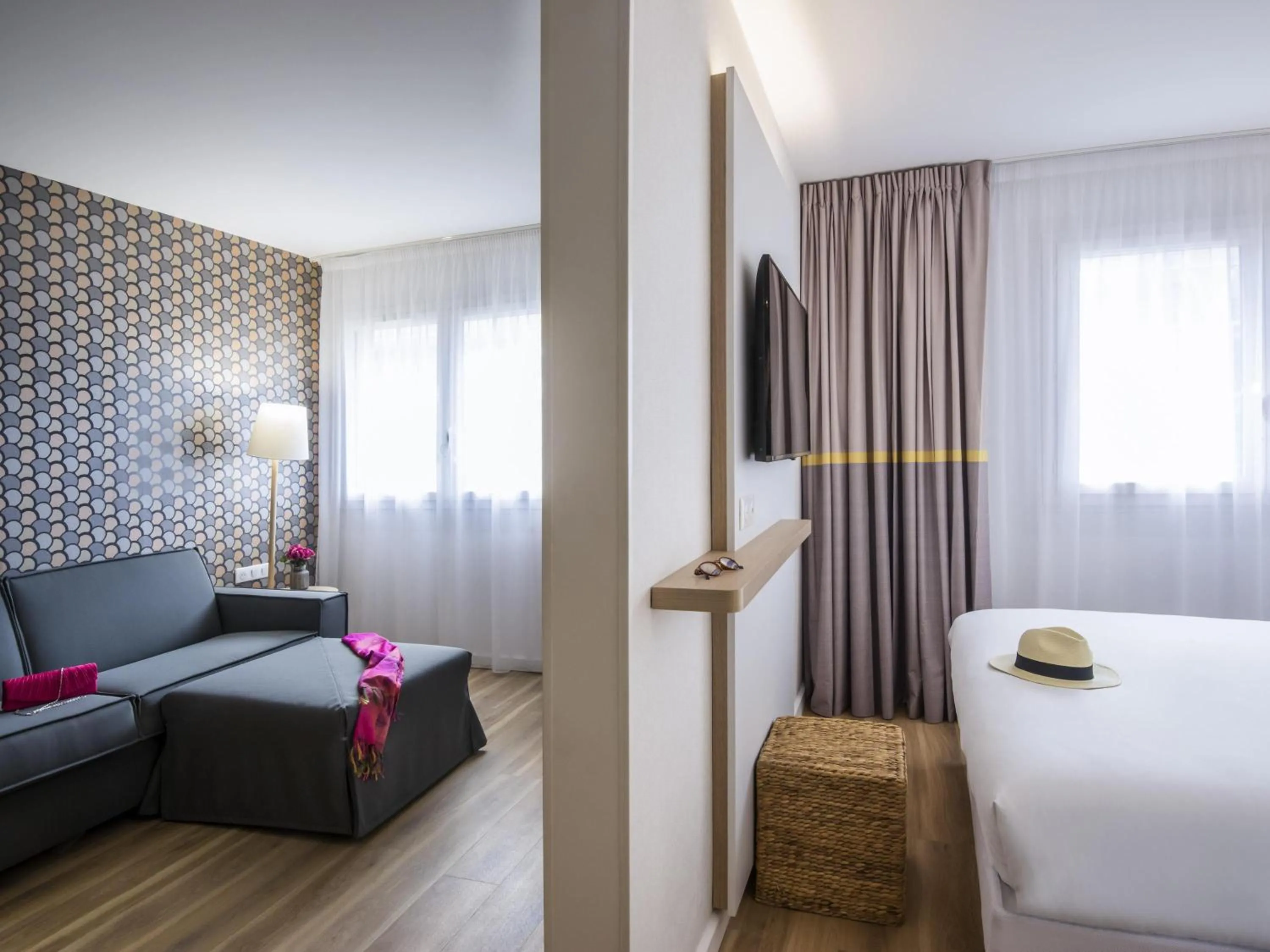 Bedroom, Bed in ibis Styles Nice Cap 3000 Aéroport