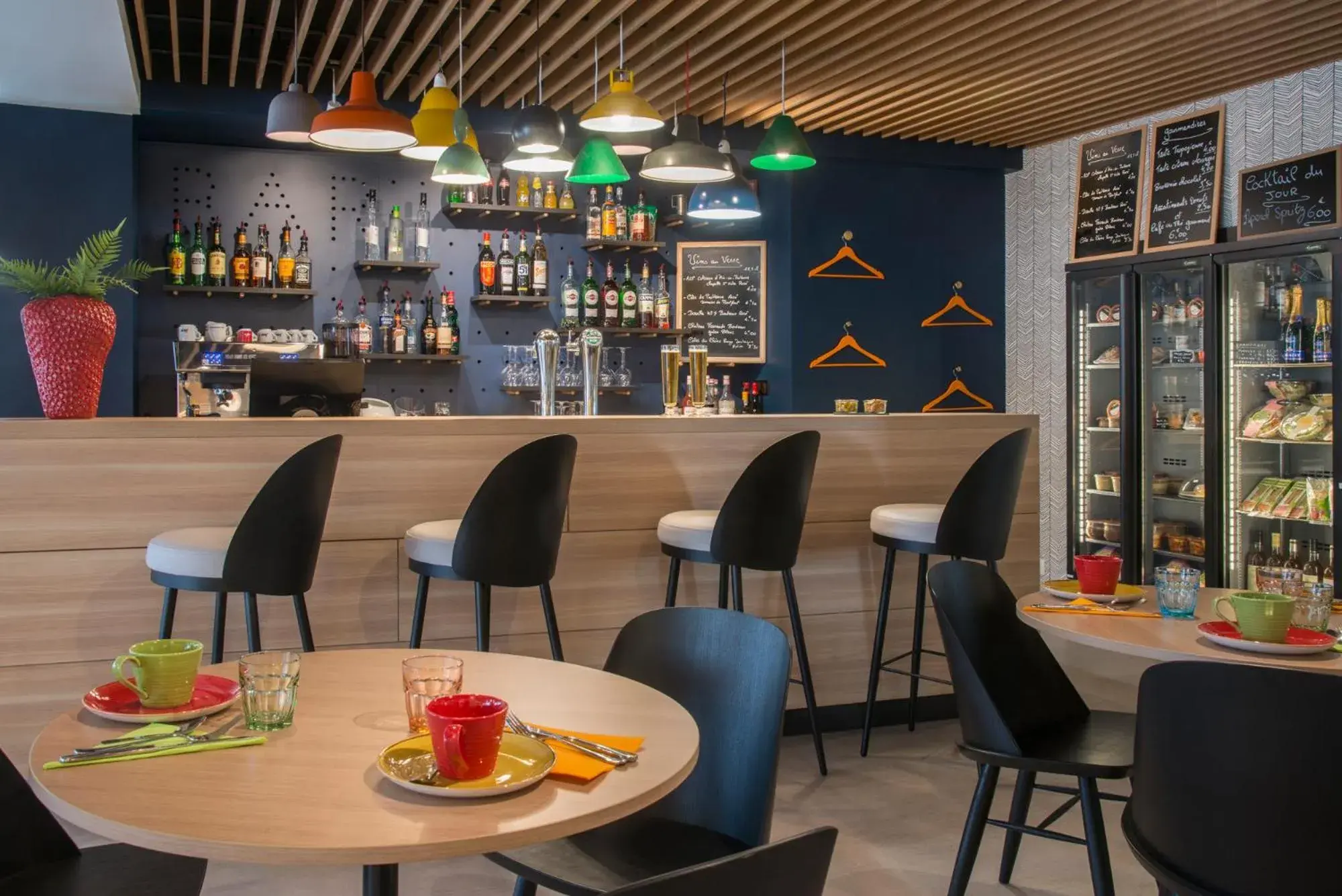 Lounge or bar in ibis Styles Nice Cap 3000 Aéroport Lounge or bar in ibis Styles Nice Cap 3000 Aéroport