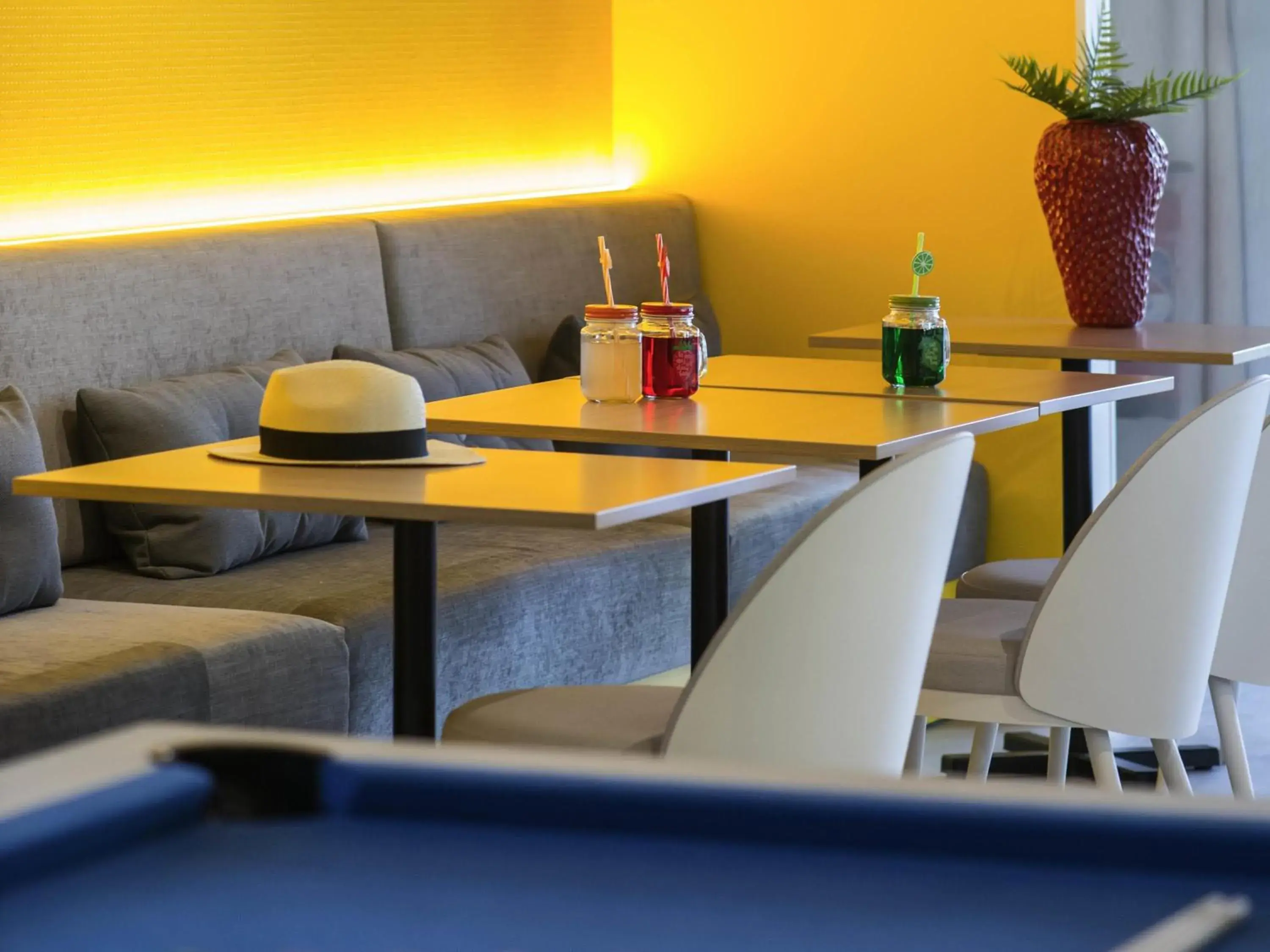 Lounge or bar in ibis Styles Nice Cap 3000 Aéroport Lounge or bar in ibis Styles Nice Cap 3000 Aéroport