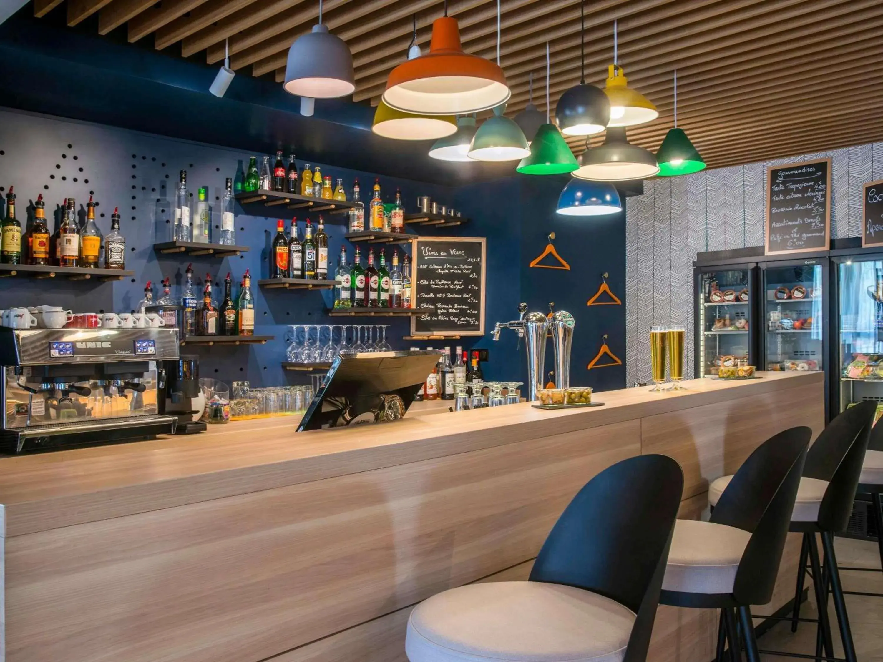 Lounge or bar in ibis Styles Nice Cap 3000 Aéroport Lounge or bar in ibis Styles Nice Cap 3000 Aéroport