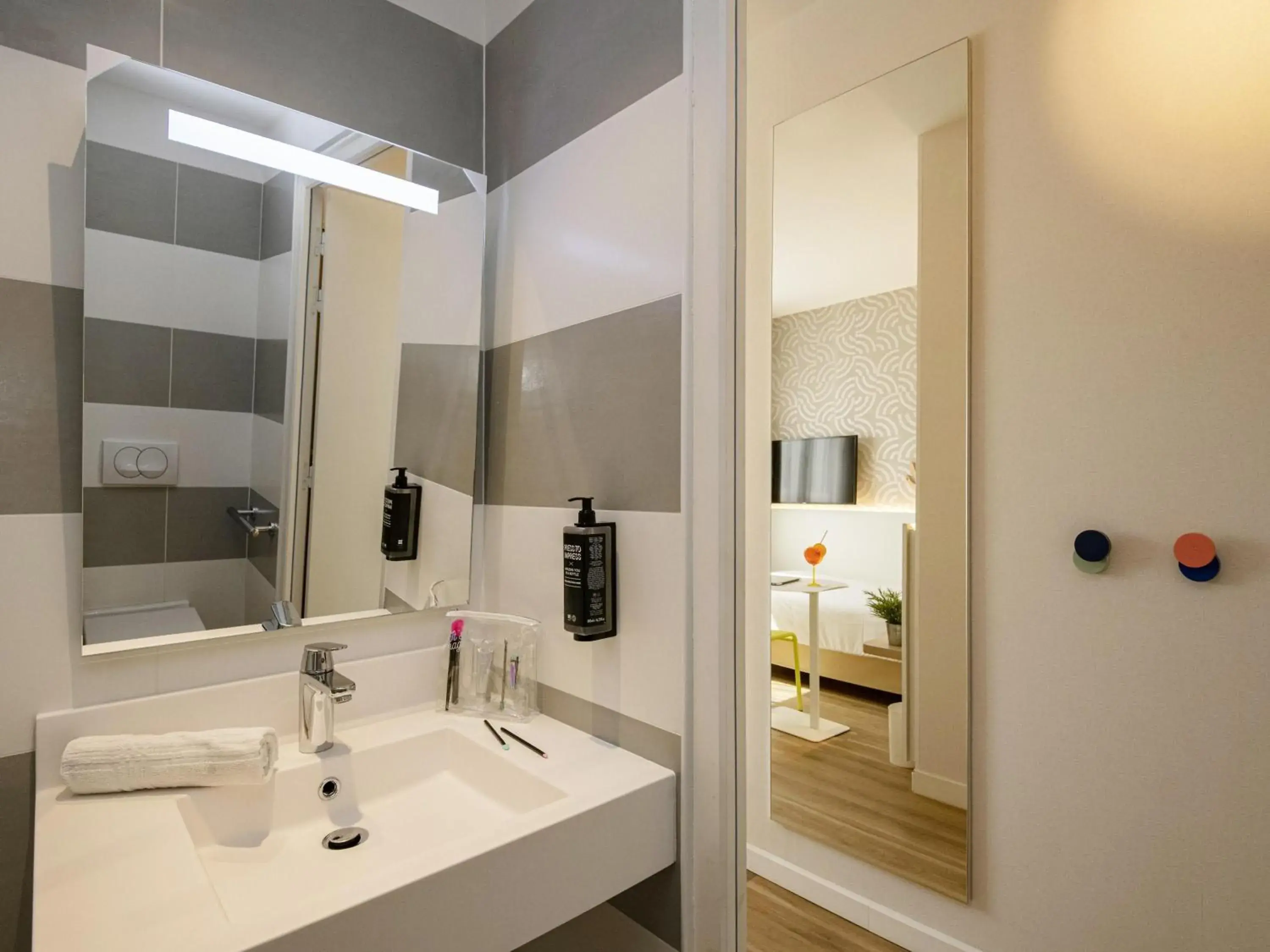 Bedroom in ibis Styles Nice Cap 3000 Aéroport Bedroom in ibis Styles Nice Cap 3000 Aéroport