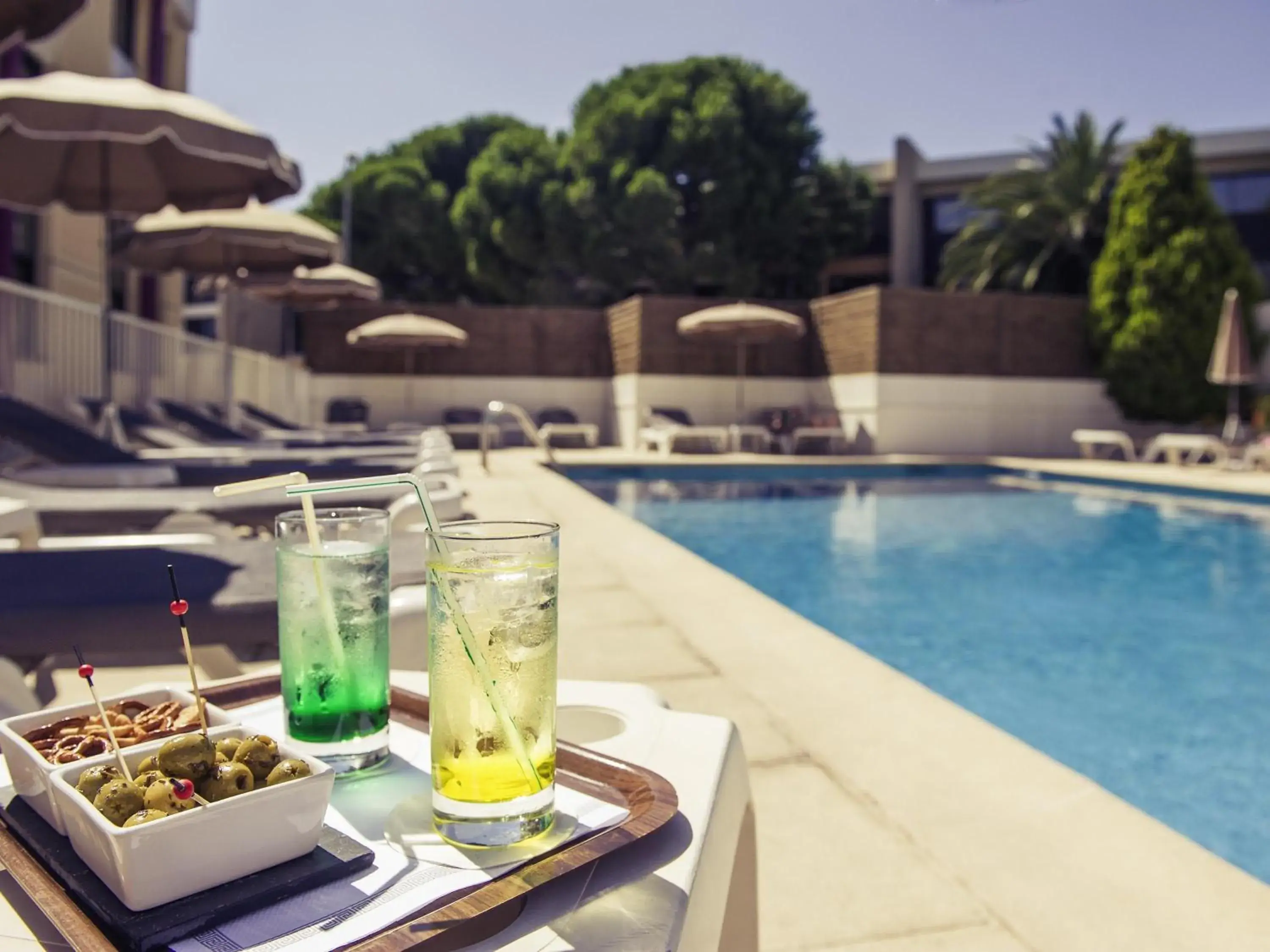 Pool view in ibis Styles Nice Cap 3000 Aéroport Pool view in ibis Styles Nice Cap 3000 Aéroport