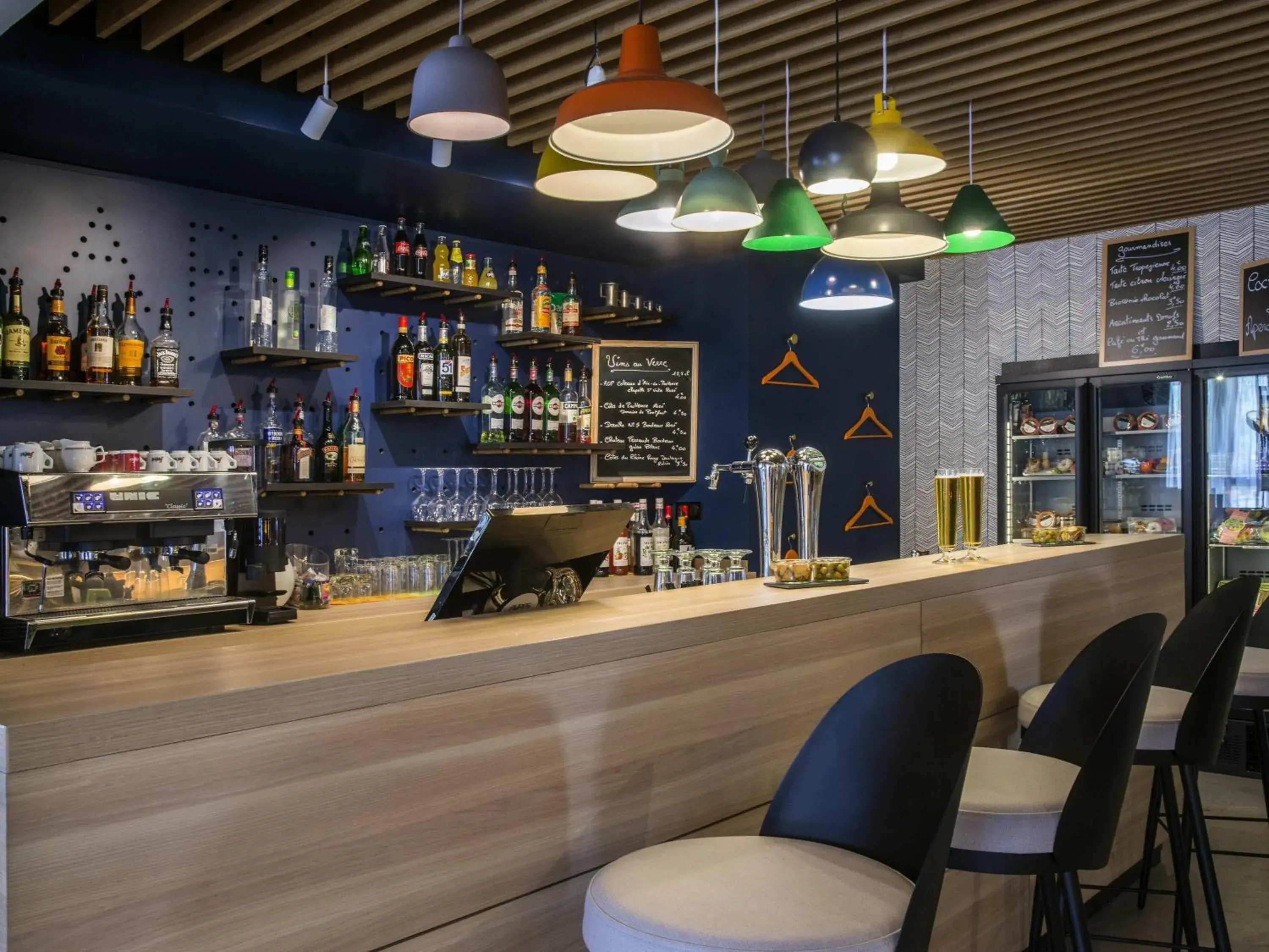 Lounge or bar in ibis Styles Nice Cap 3000 Aéroport Lounge or bar in ibis Styles Nice Cap 3000 Aéroport