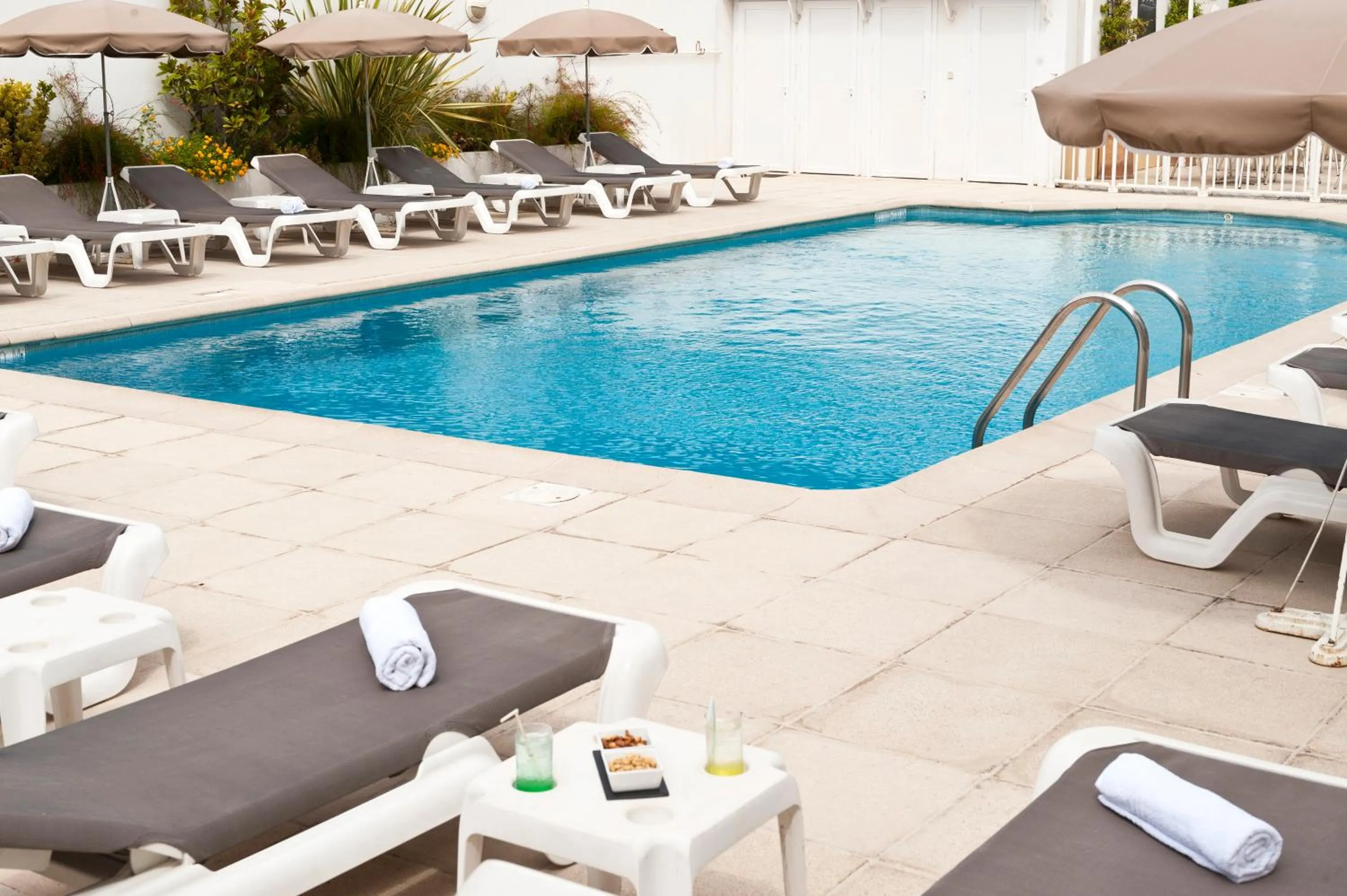 Swimming pool in ibis Styles Nice Cap 3000 Aéroport