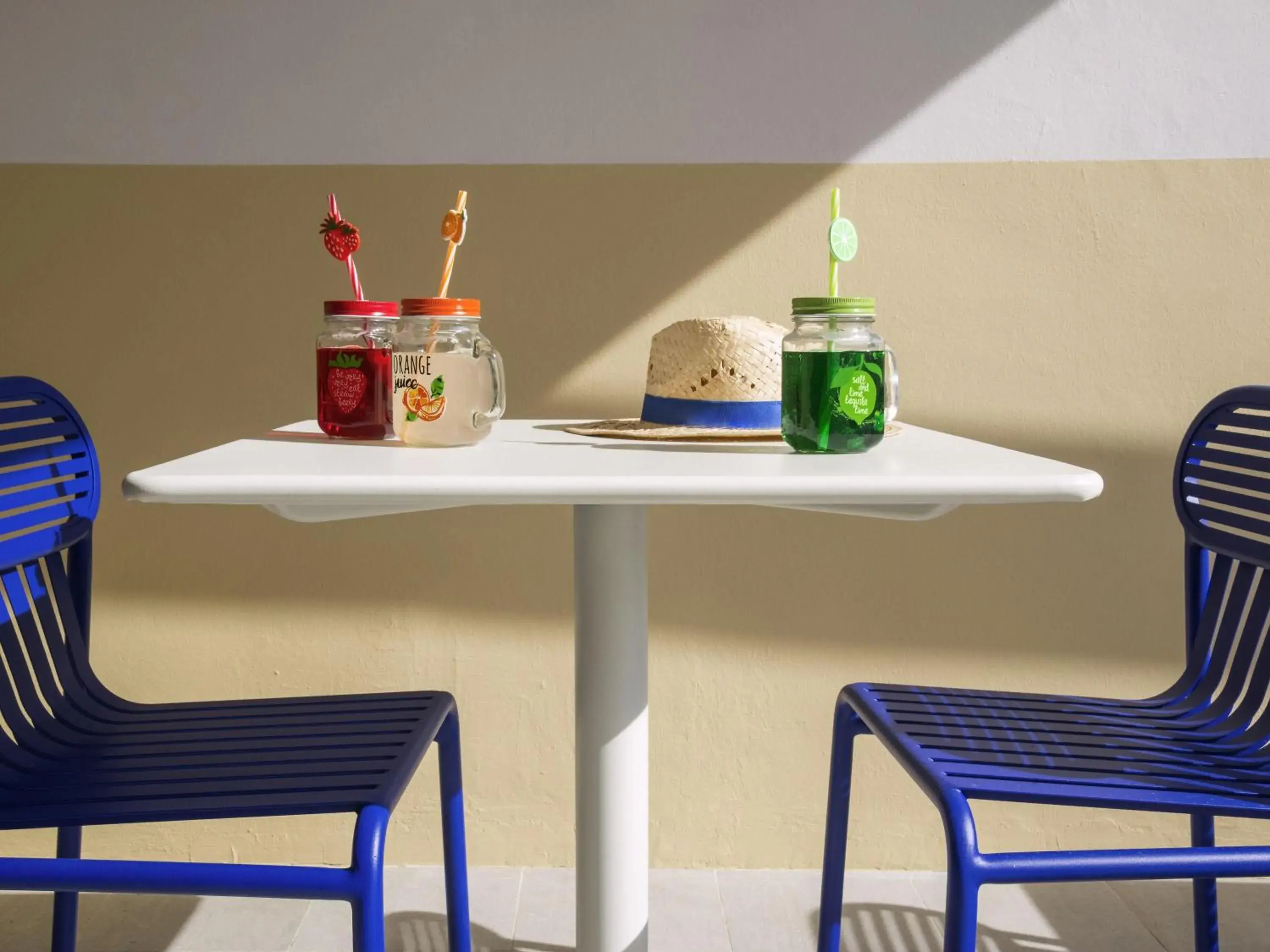 Lounge or bar in ibis Styles Nice Cap 3000 Aéroport Lounge or bar in ibis Styles Nice Cap 3000 Aéroport