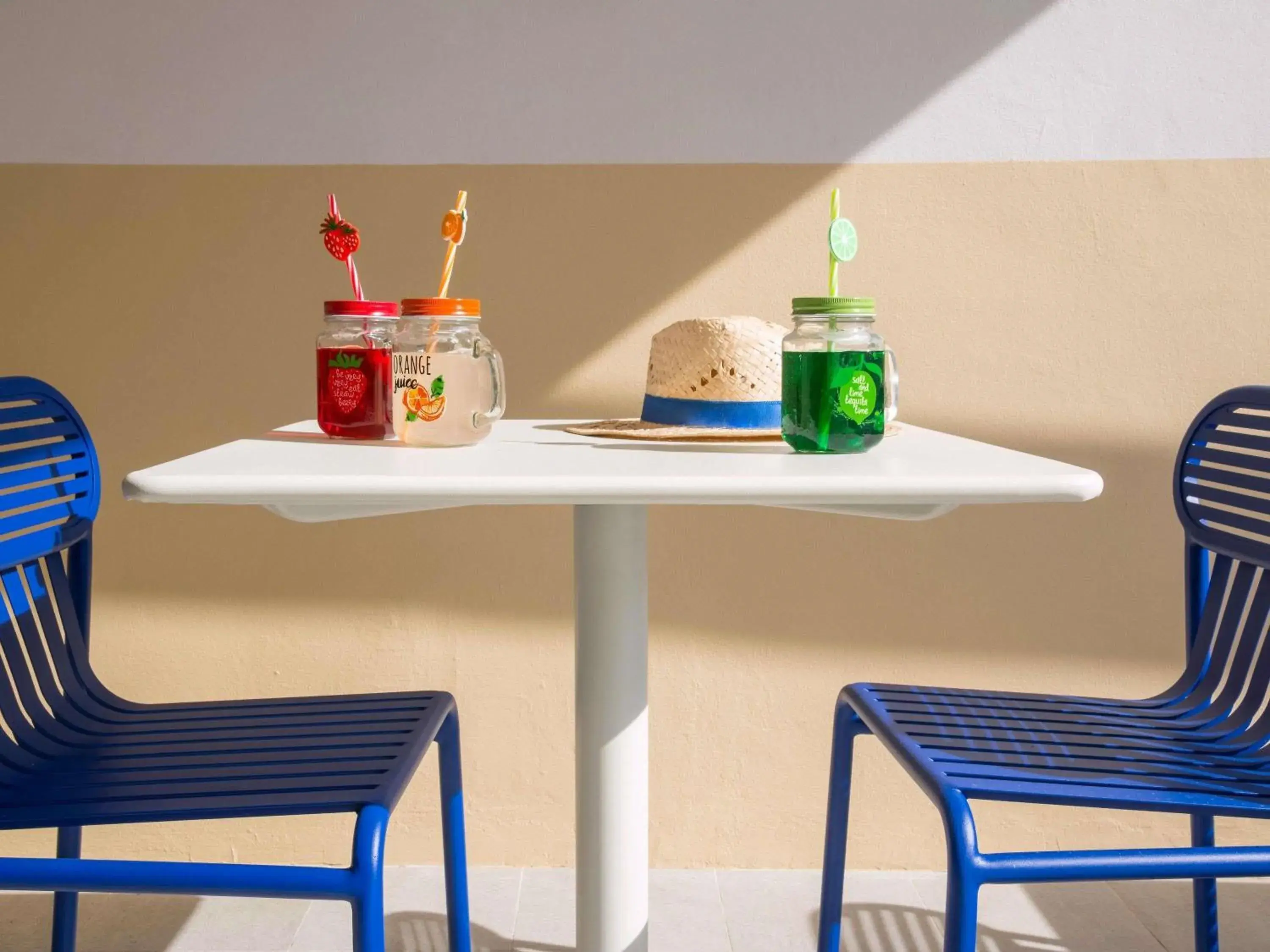 Lounge or bar in ibis Styles Nice Cap 3000 Aéroport Lounge or bar in ibis Styles Nice Cap 3000 Aéroport