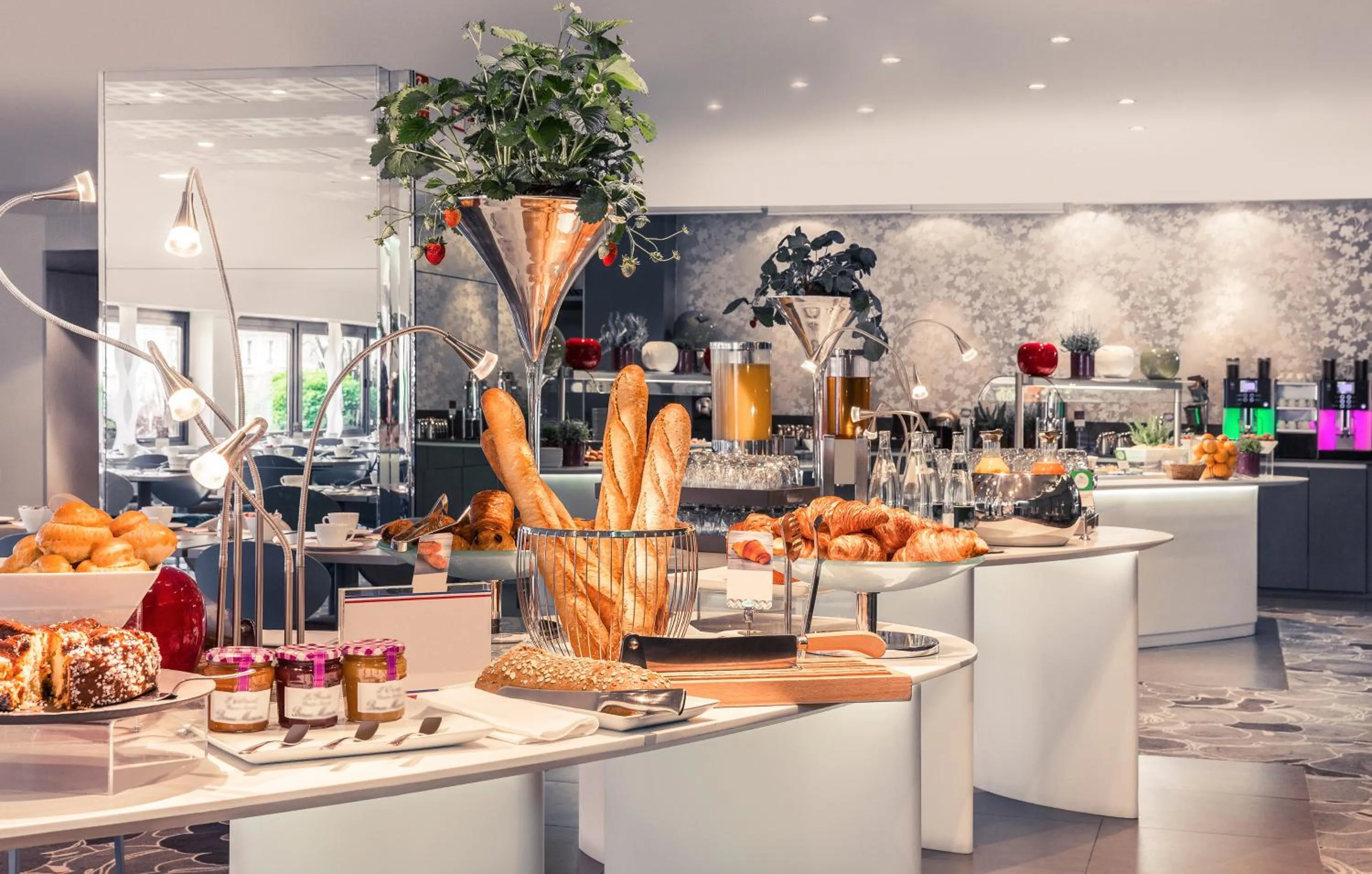 Restaurant/places to eat in Mercure Marseille Centre Vieux Port