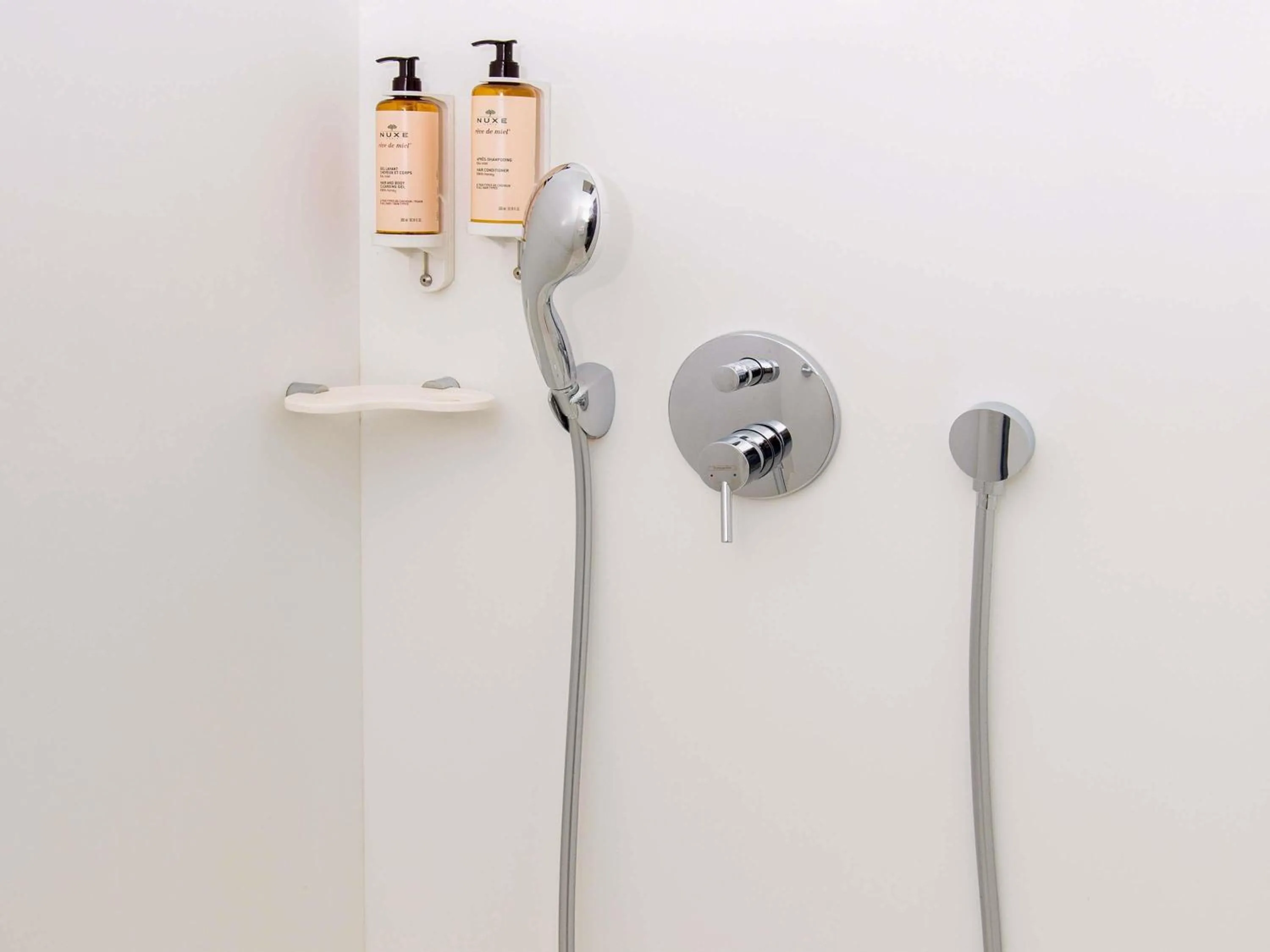 Bedroom in Mercure Marseille Centre Vieux Port