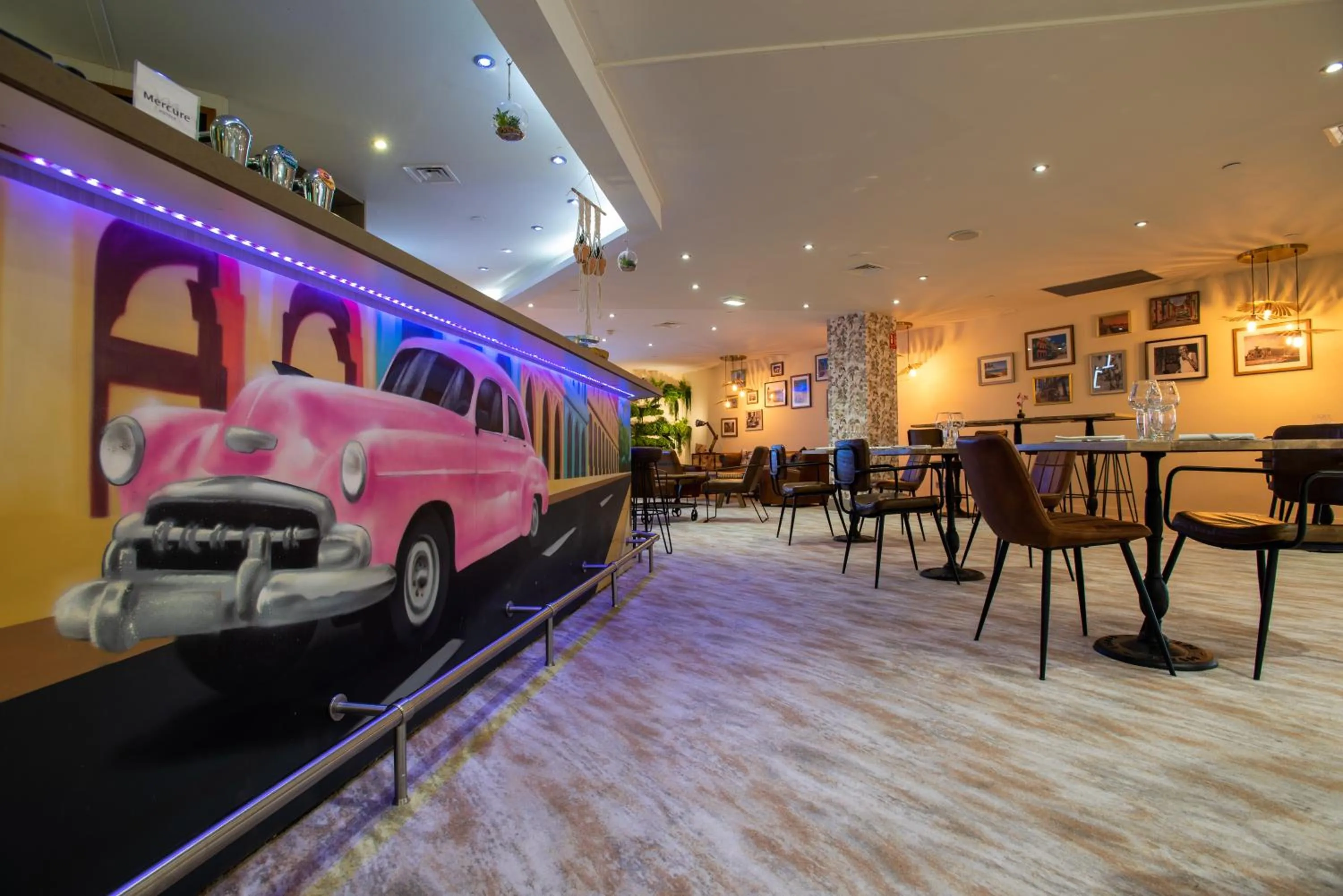 Lounge or bar in Mercure Marseille Centre Vieux Port