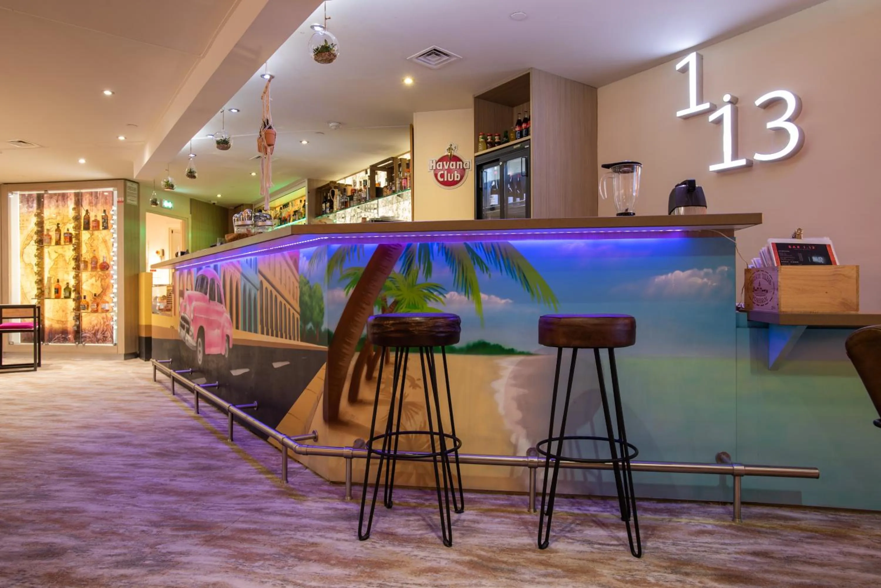 Lounge or bar in Mercure Marseille Centre Vieux Port