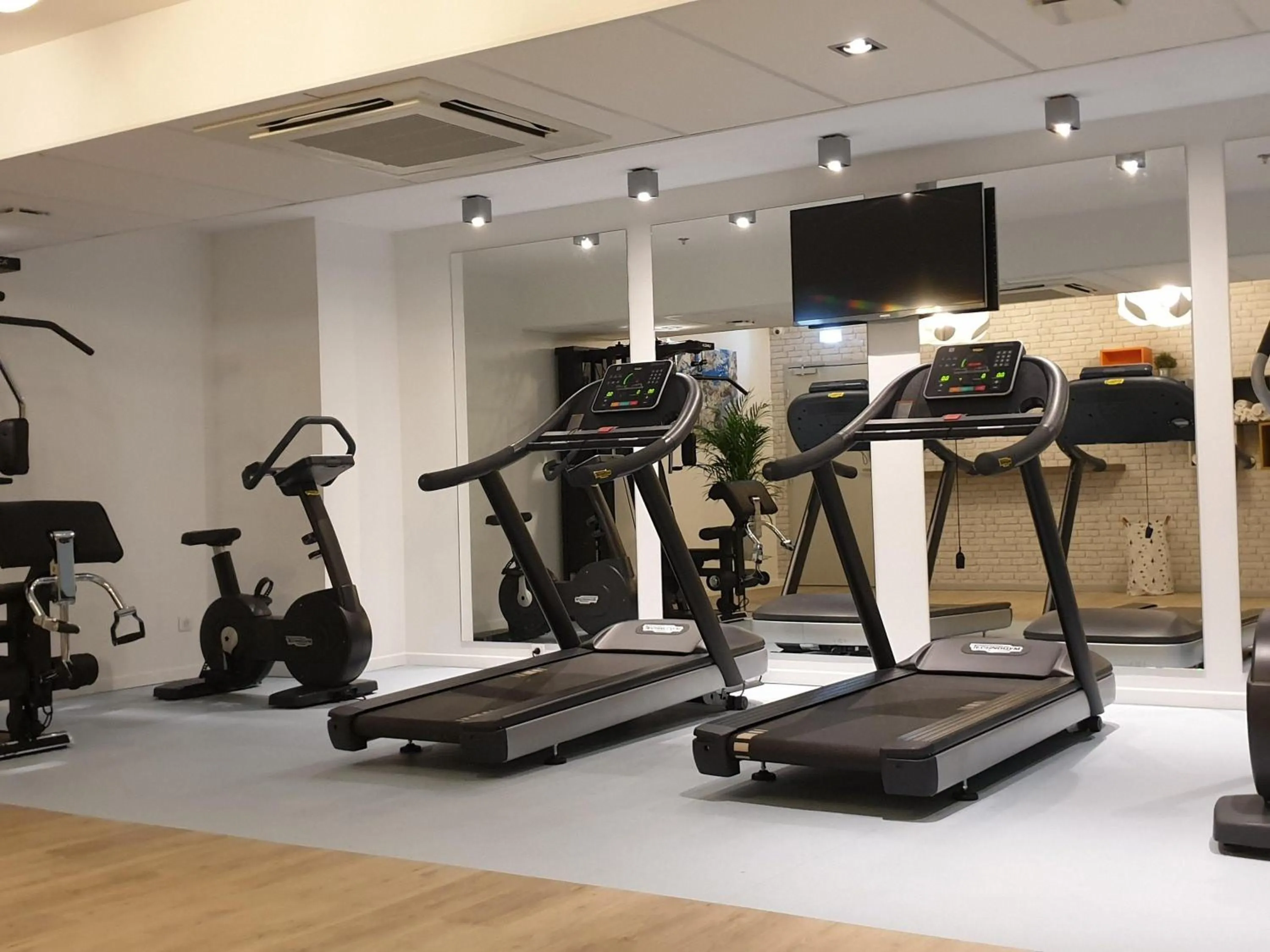 Fitness centre/facilities in Mercure Marseille Centre Vieux Port