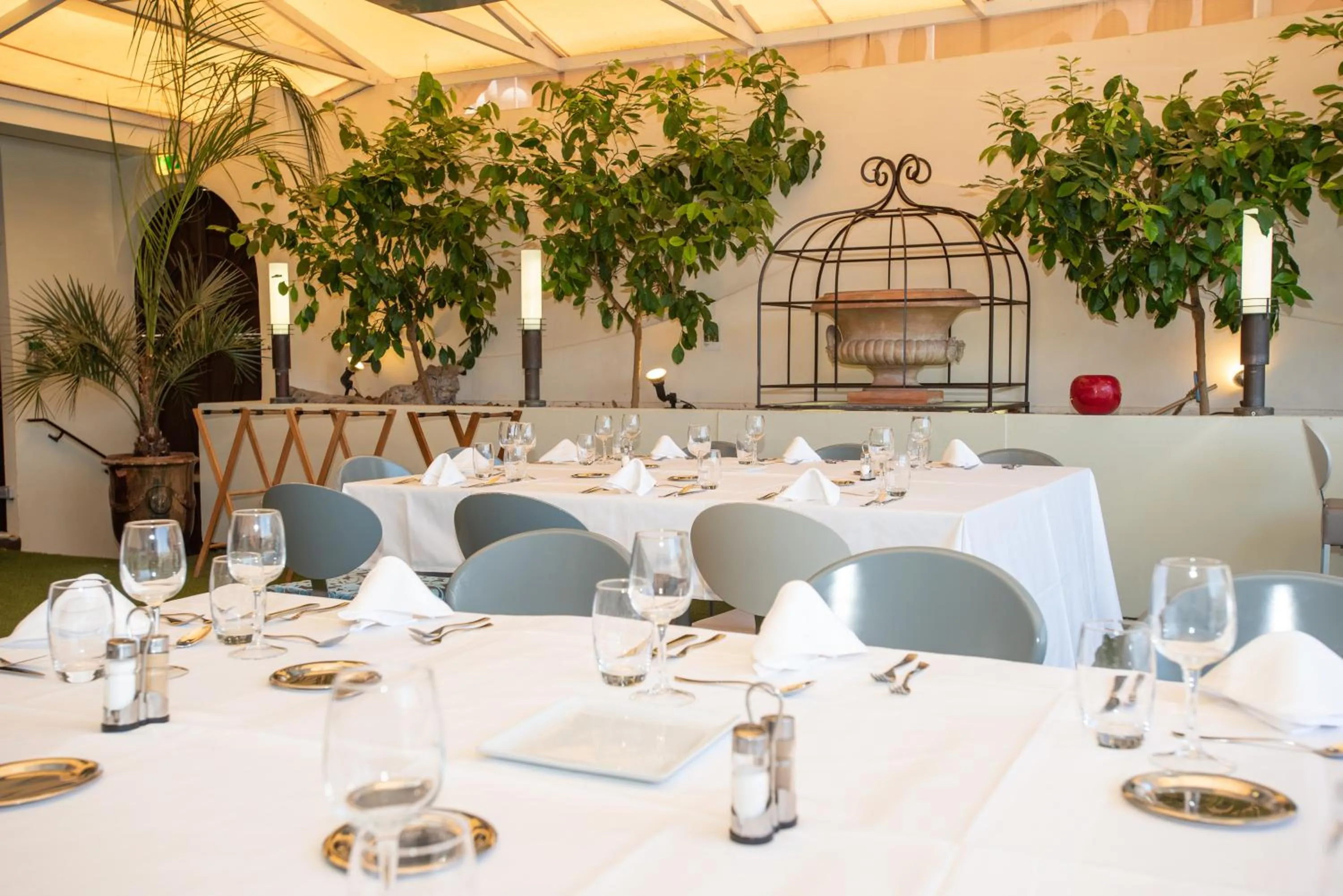 Patio in Mercure Marseille Centre Vieux Port