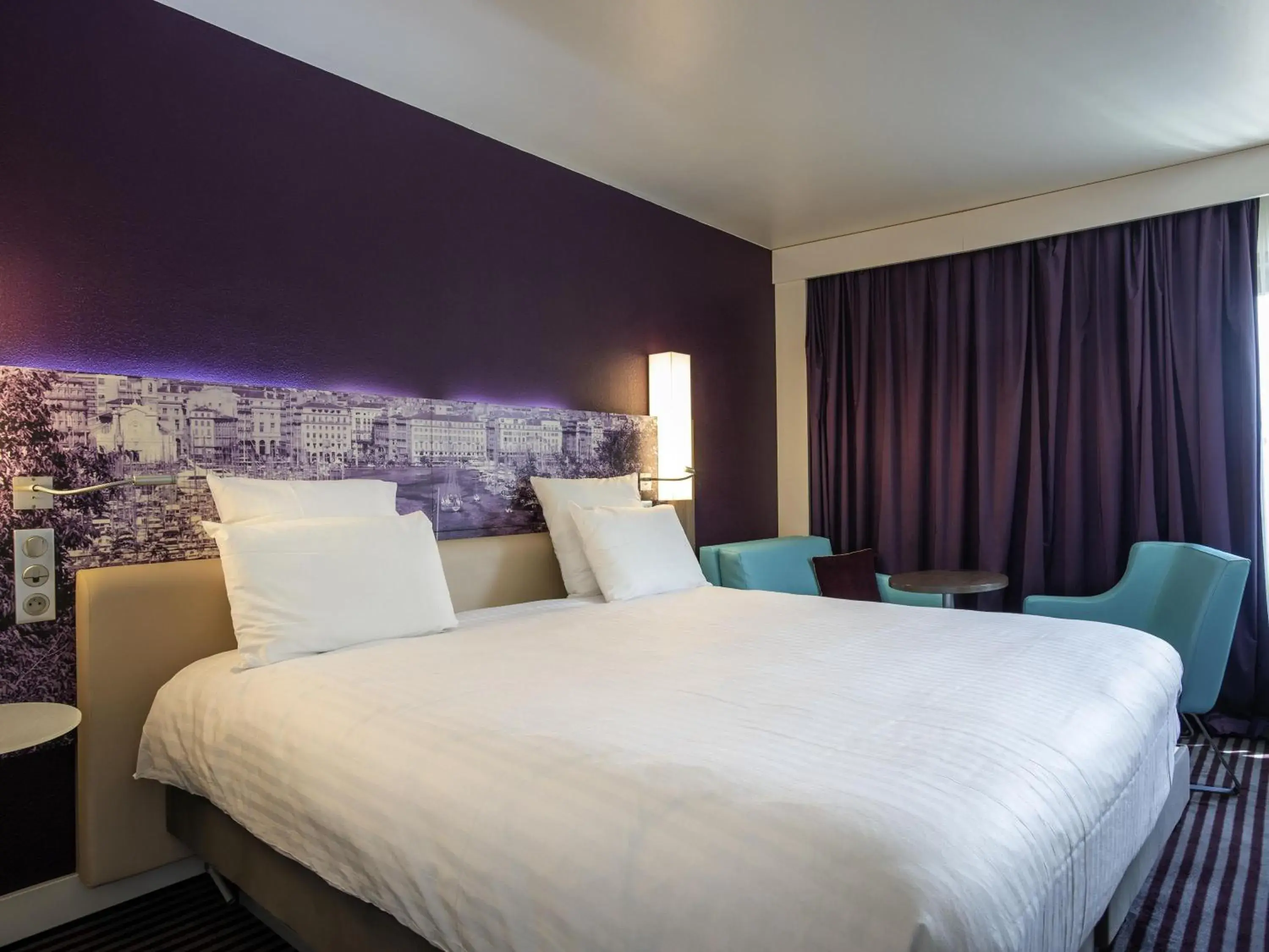 Bedroom, Bed in Mercure Marseille Centre Vieux Port Bedroom, Bed in Mercure Marseille Centre Vieux Port