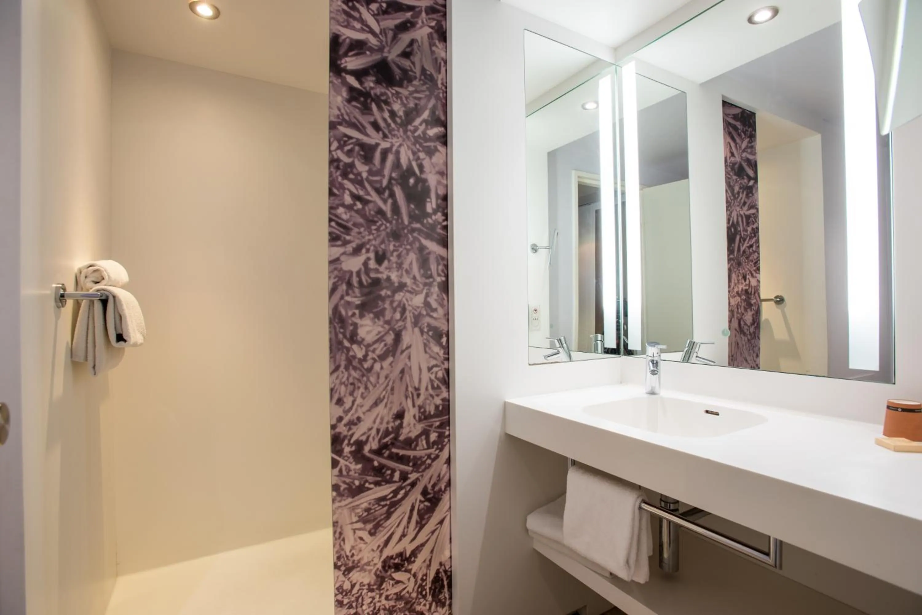 Bathroom in Mercure Marseille Centre Vieux Port