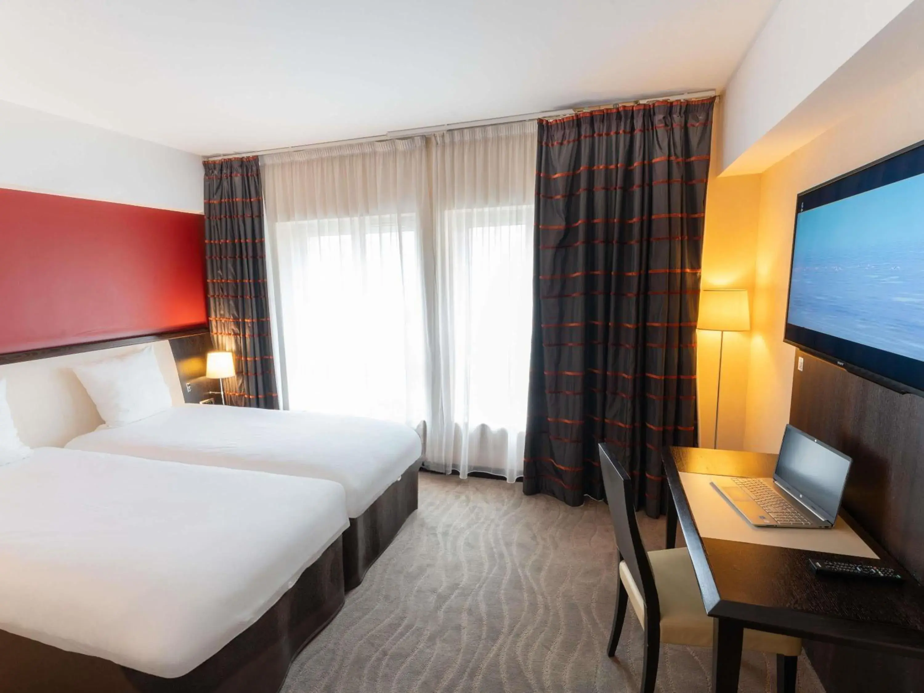 Bedroom, Bed in Mercure Le Mans Centre Bedroom, Bed in Mercure Le Mans Centre