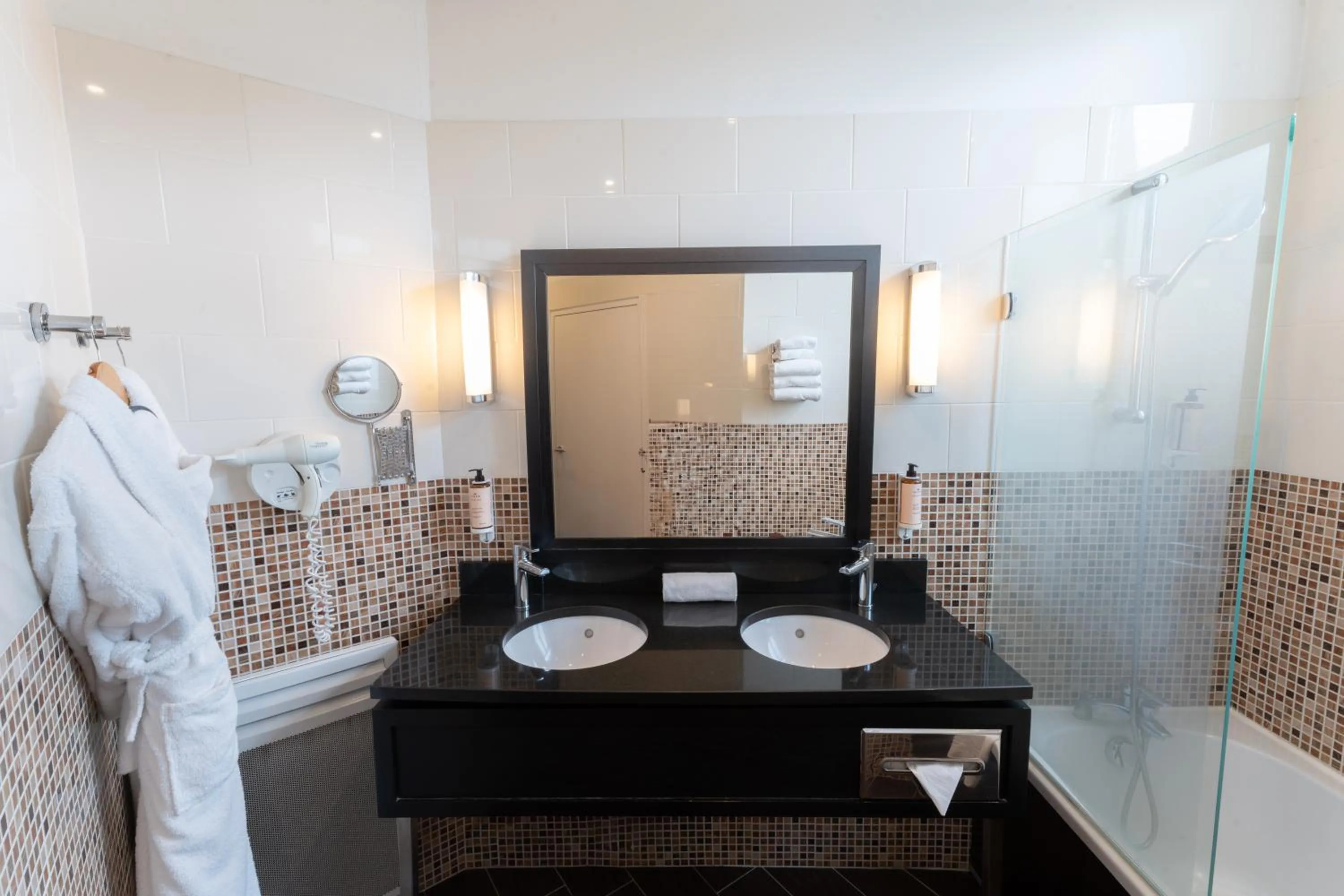 Bathroom in Mercure Le Mans Centre